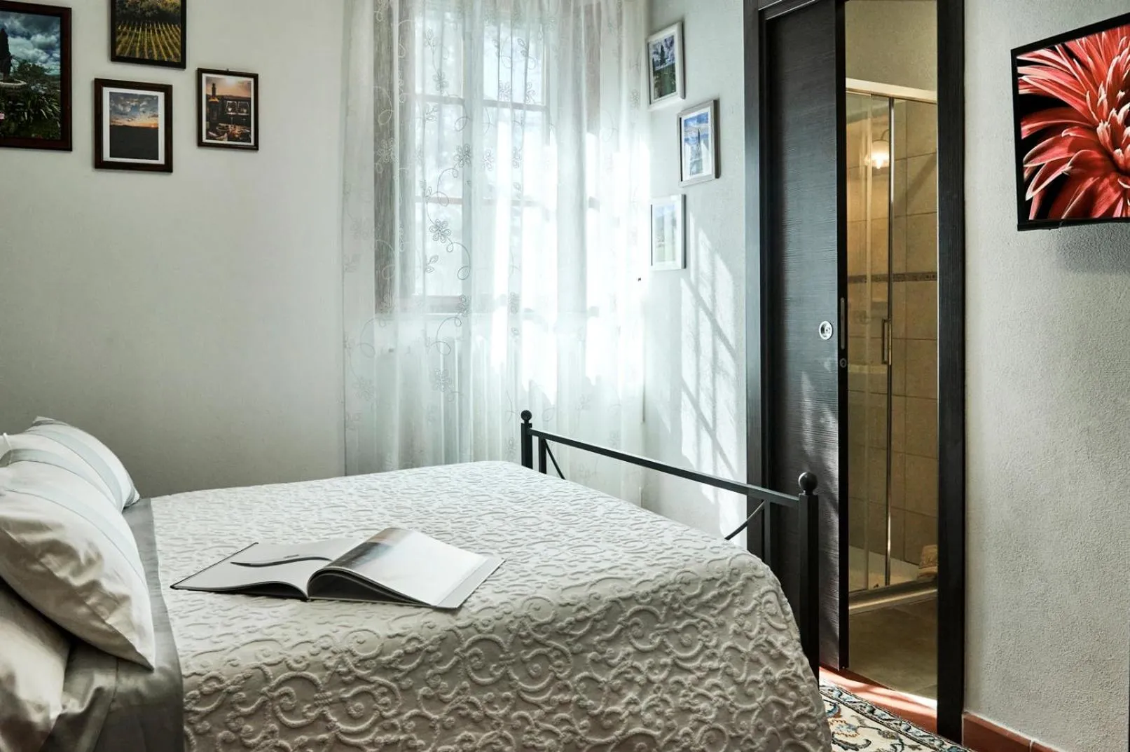 Photo of the whole room, Bed in Castellinuzza