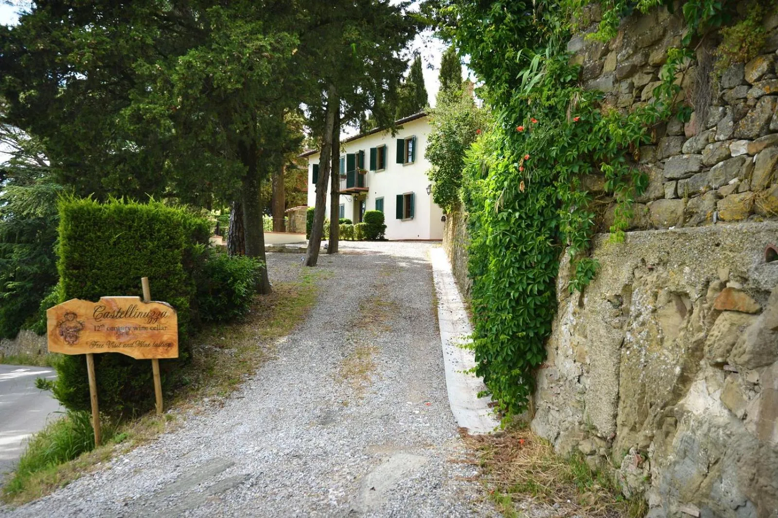Facade/entrance in Castellinuzza
