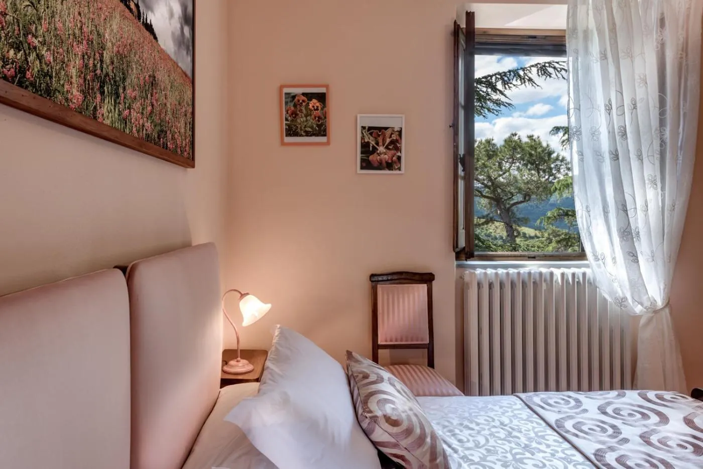Decorative detail, Bed in Castellinuzza