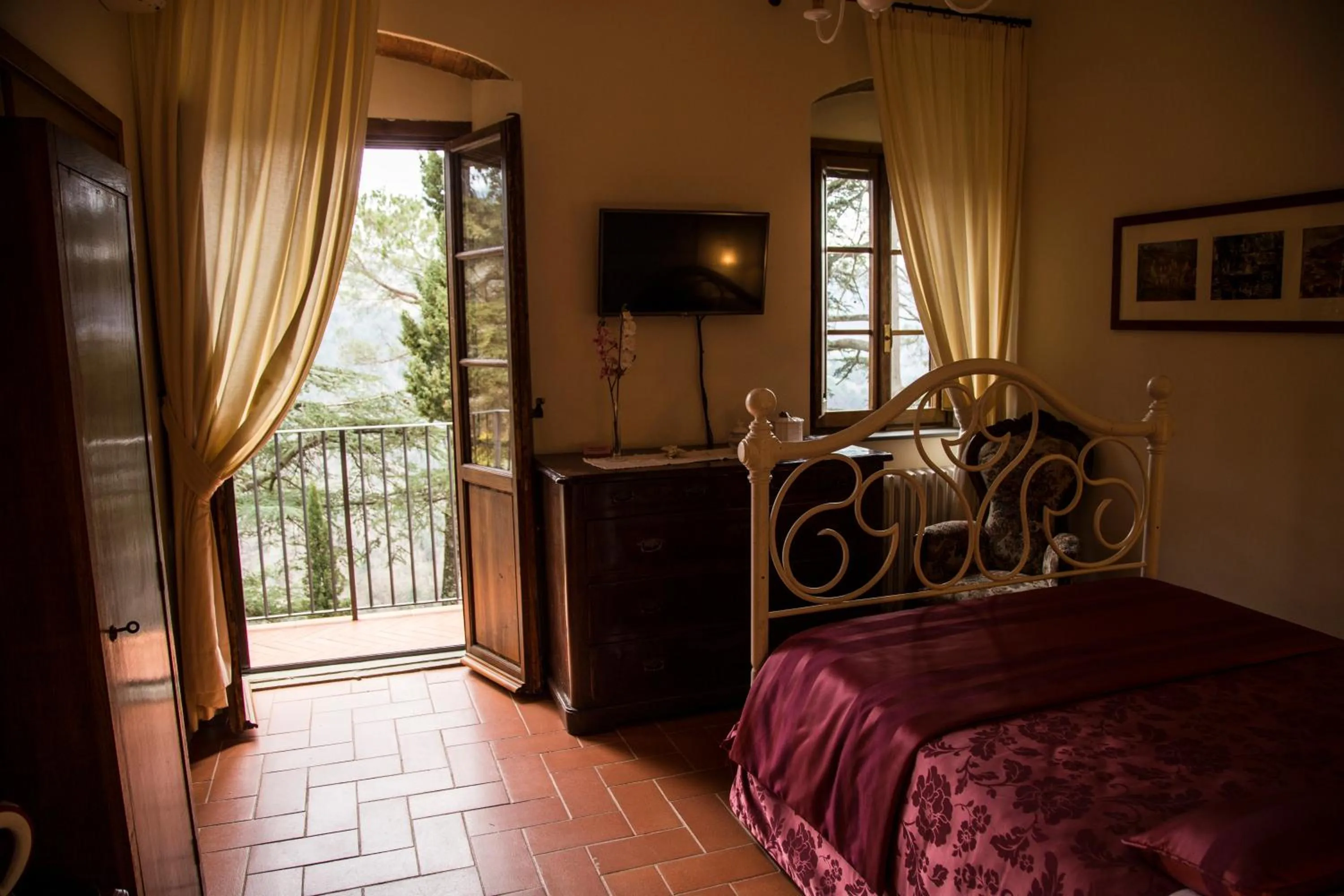 Garden view, Bed in Castellinuzza