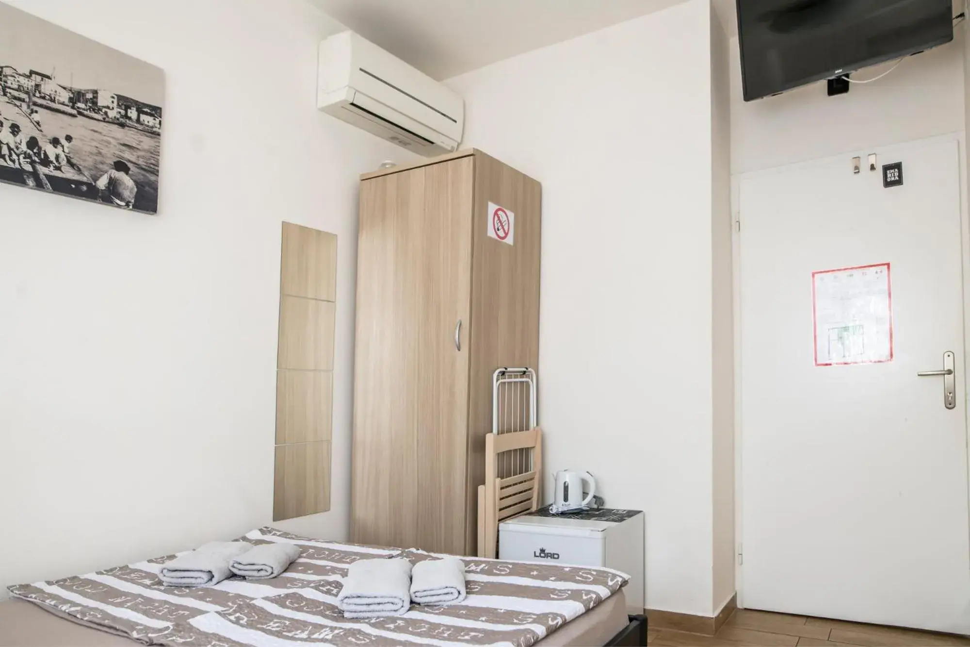 Standard Double Room with Shared Bathroom in B&B Isola Standard Double Room with Shared Bathroom in B&B Isola