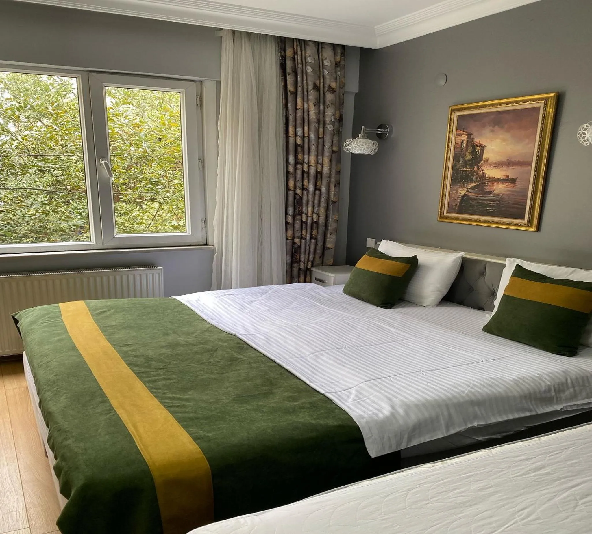 Photo of the whole room, Bed in Unique Suite Hotel