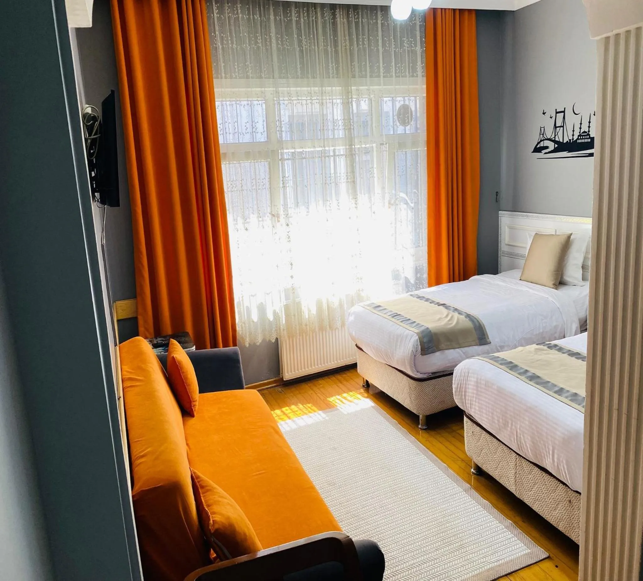 Communal lounge/ TV room, Bed in Unique Suite Hotel