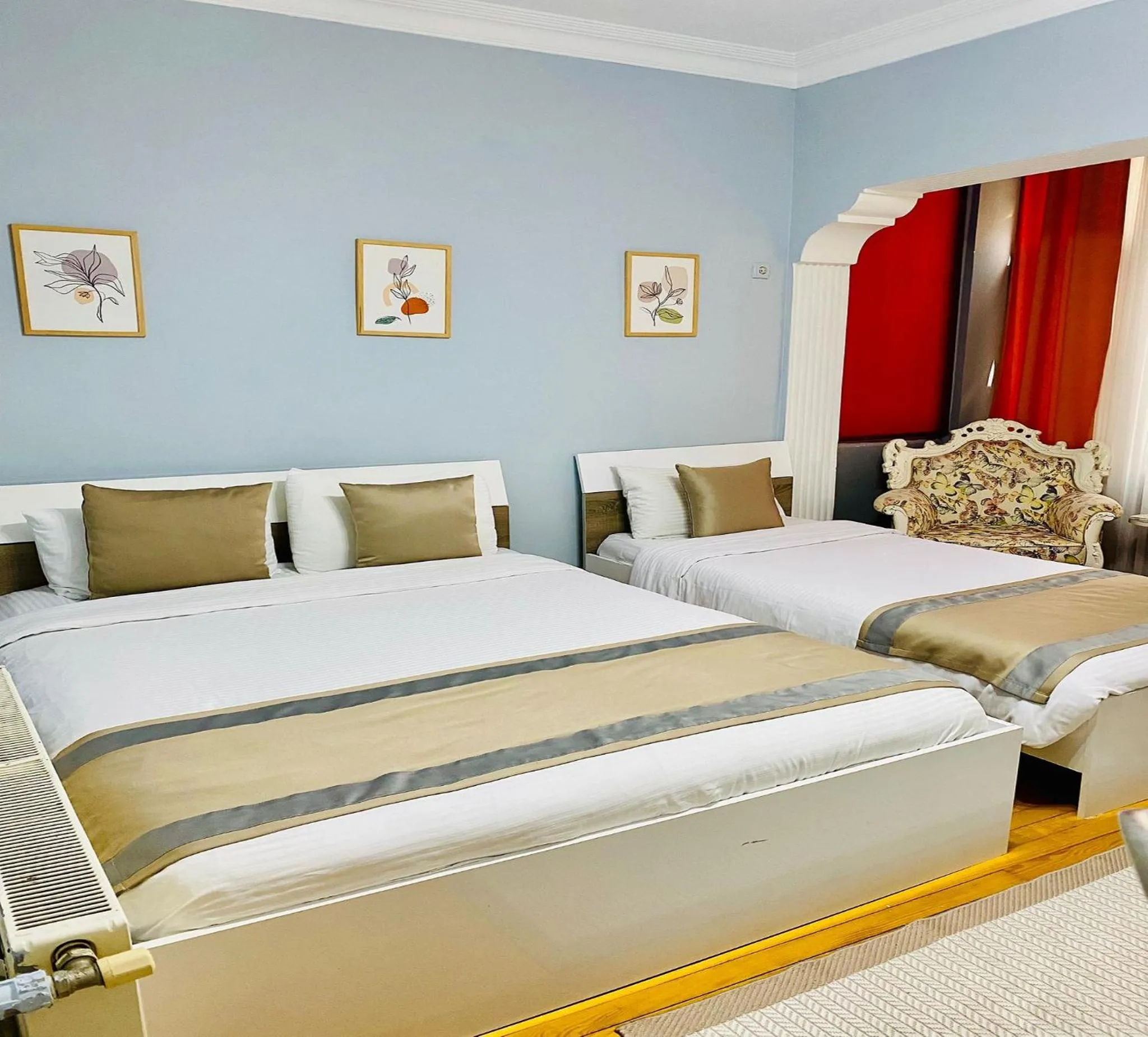 Bedroom, Bed in Unique Suite Hotel