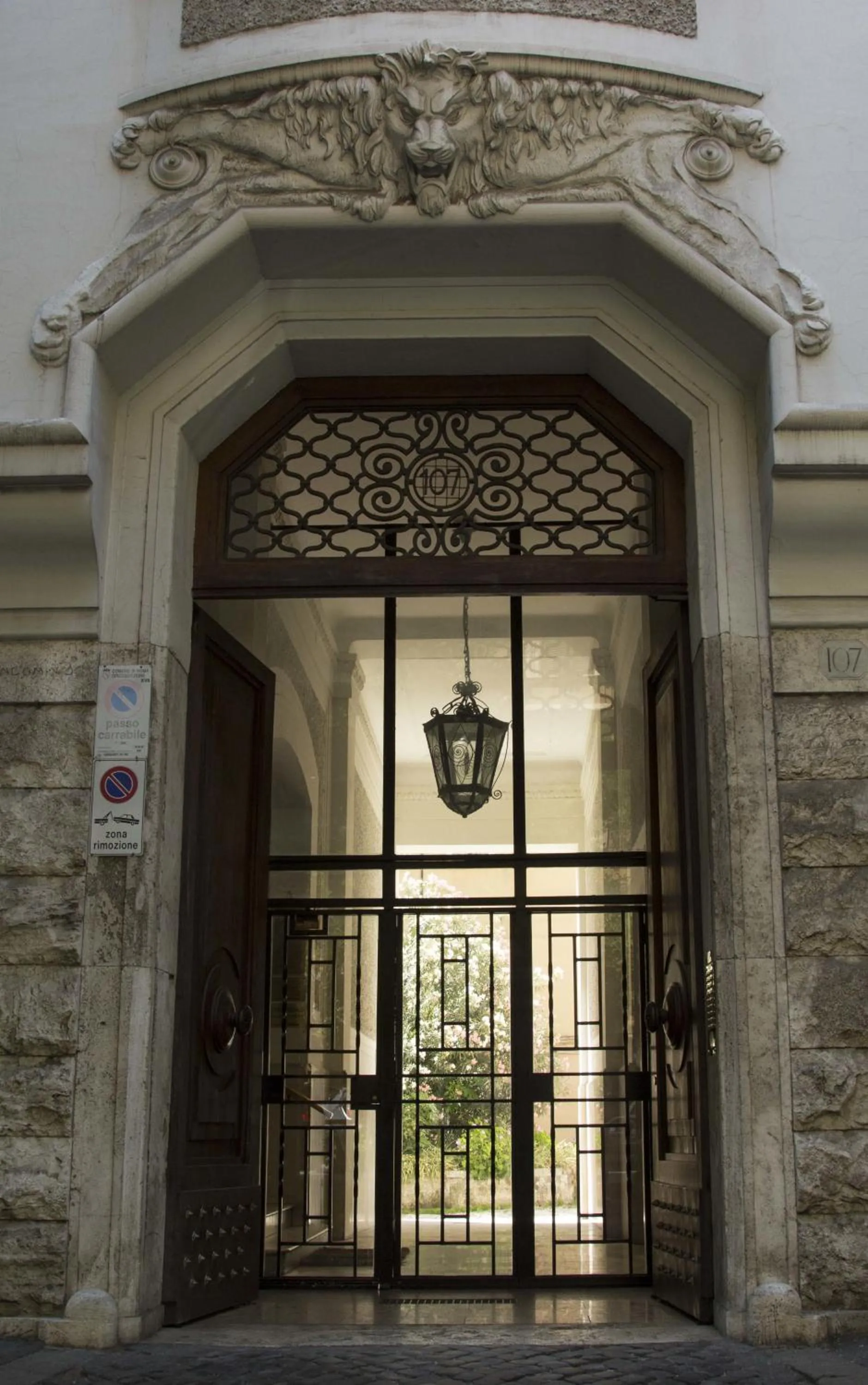 Facade/entrance in Maison Maneli