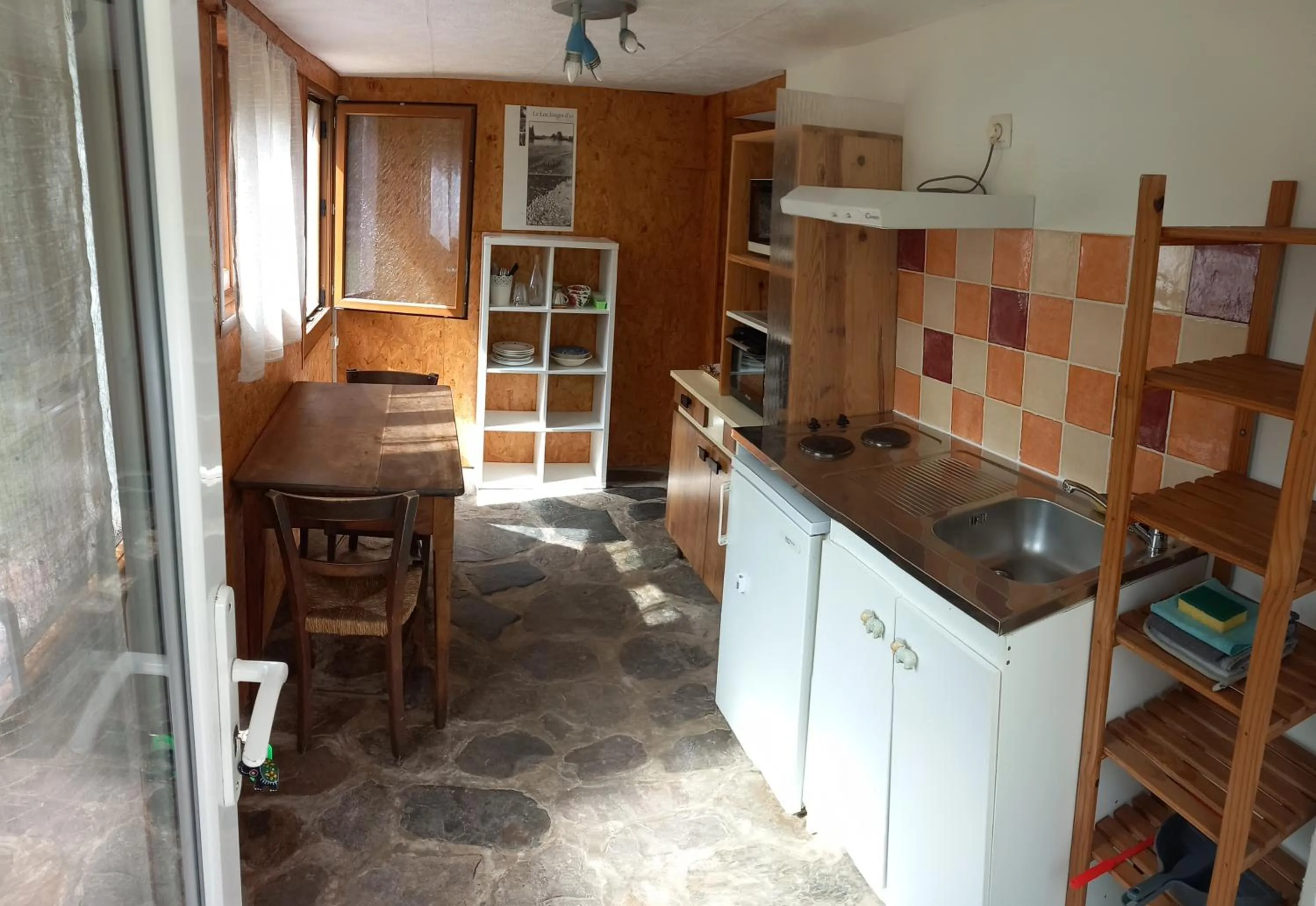 Kitchen or kitchenette in les cèdres bleus de Joany