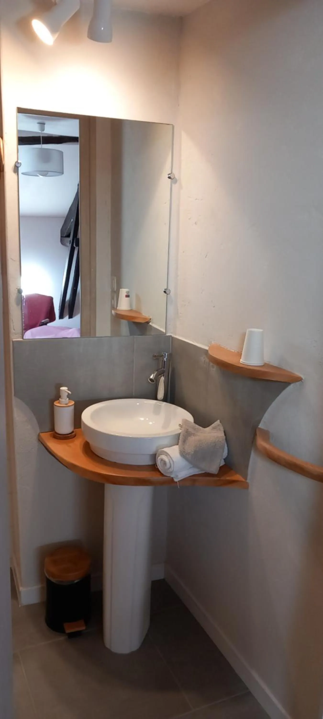 Bathroom in les cèdres bleus de Joany
