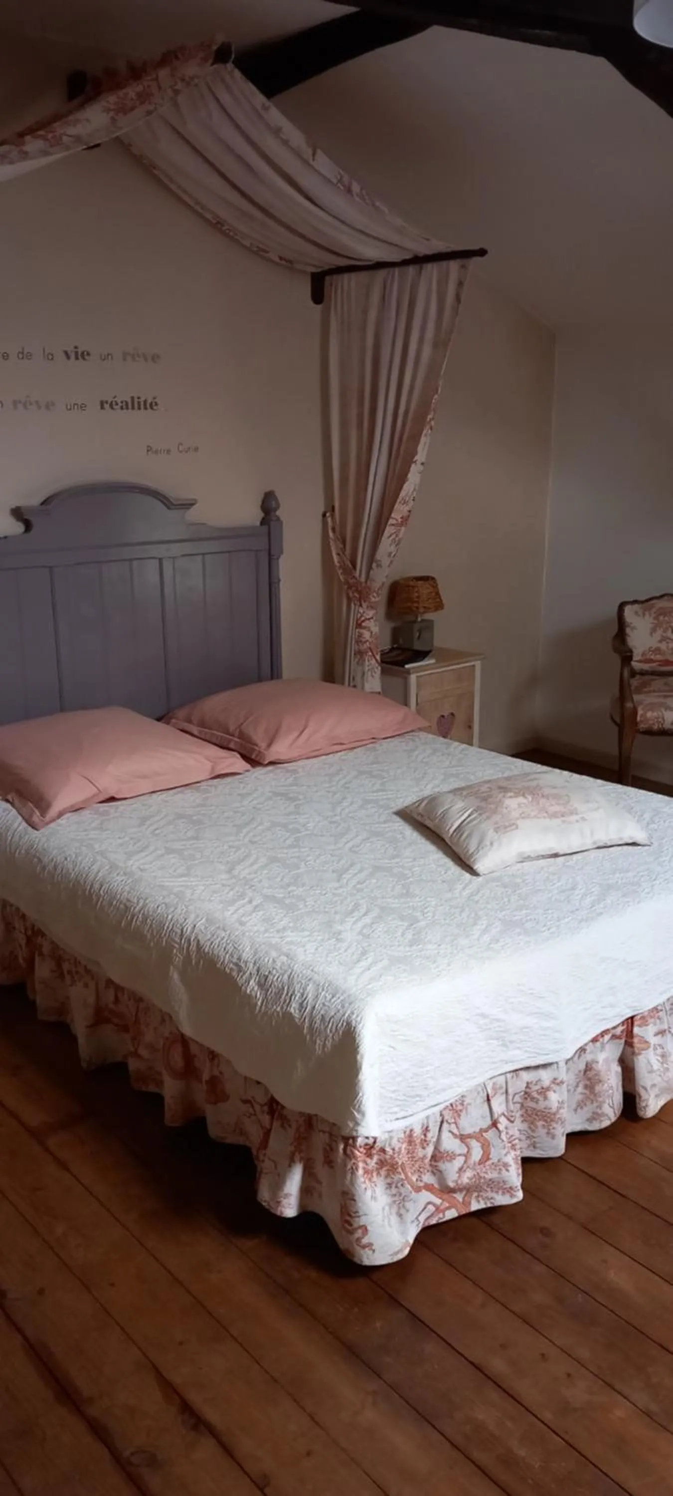 Bedroom, Bed in les cèdres bleus de Joany