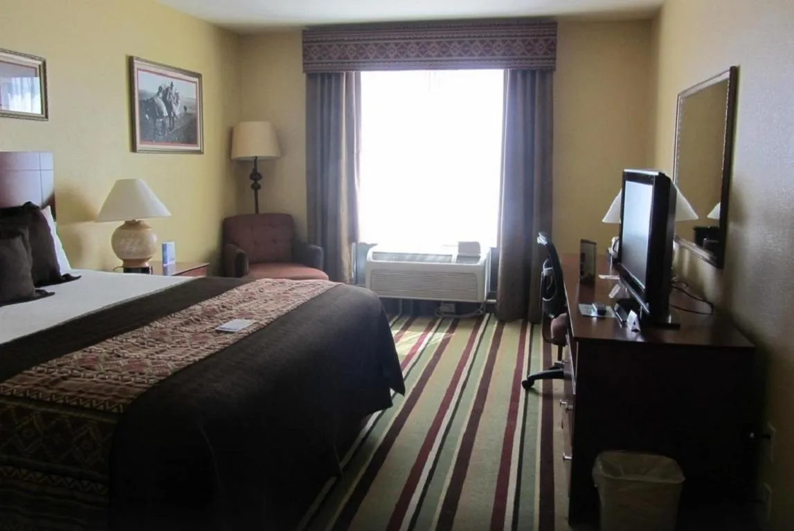 Photo of the whole room, Bed in Moenkopi Legacy Inn & Suites