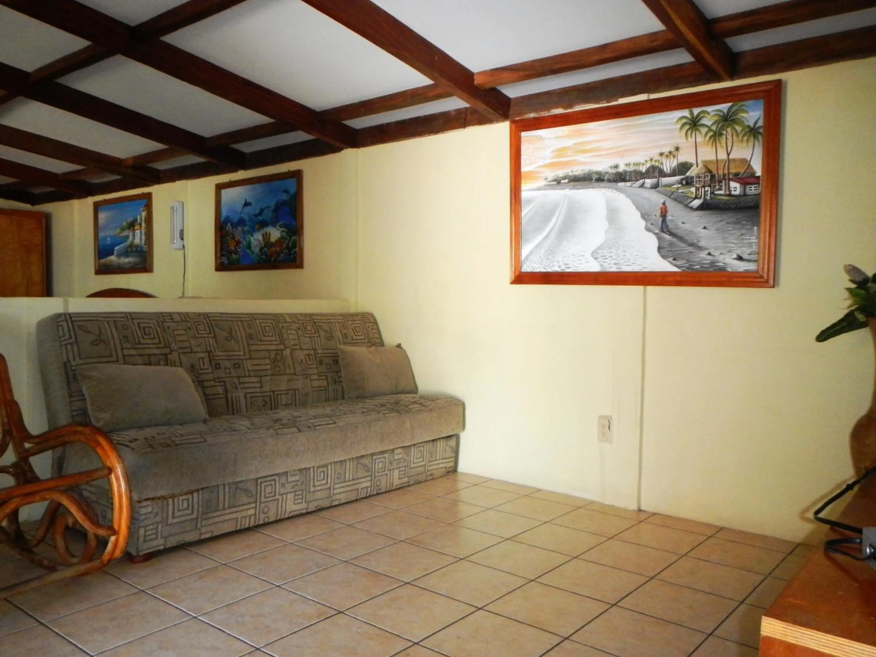 Living room in Punta Roca Surf Resort