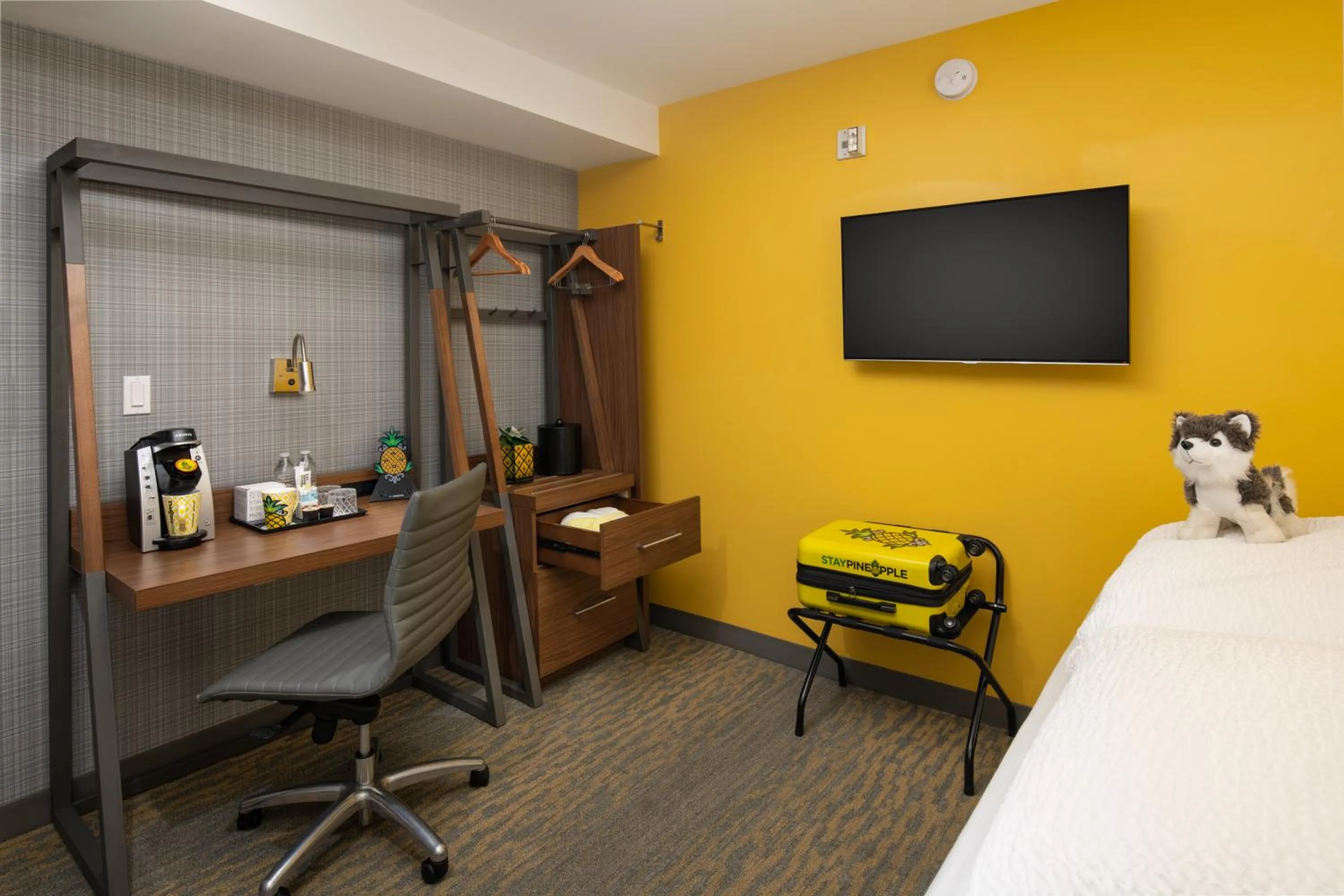 TV and multimedia, Bed in Staypineapple, Hotel Z, Gaslamp San Diego