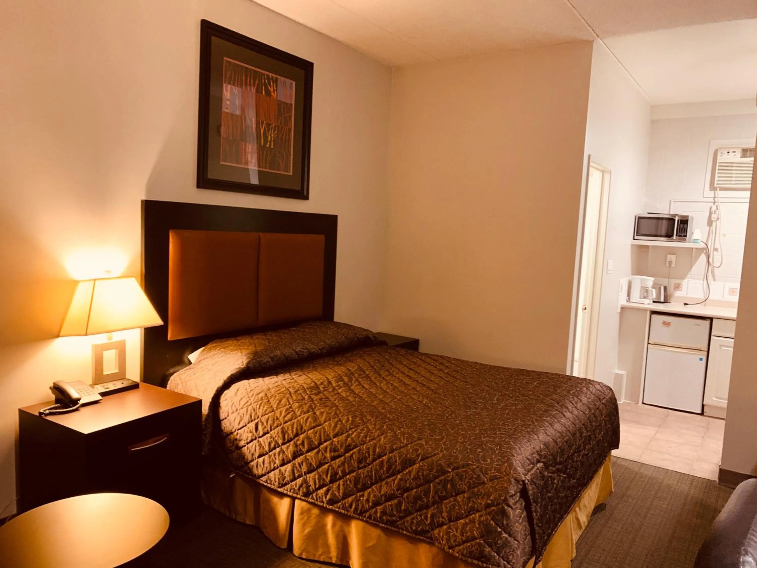 Photo of the whole room, Bed in Red Carpet Inn & Suites