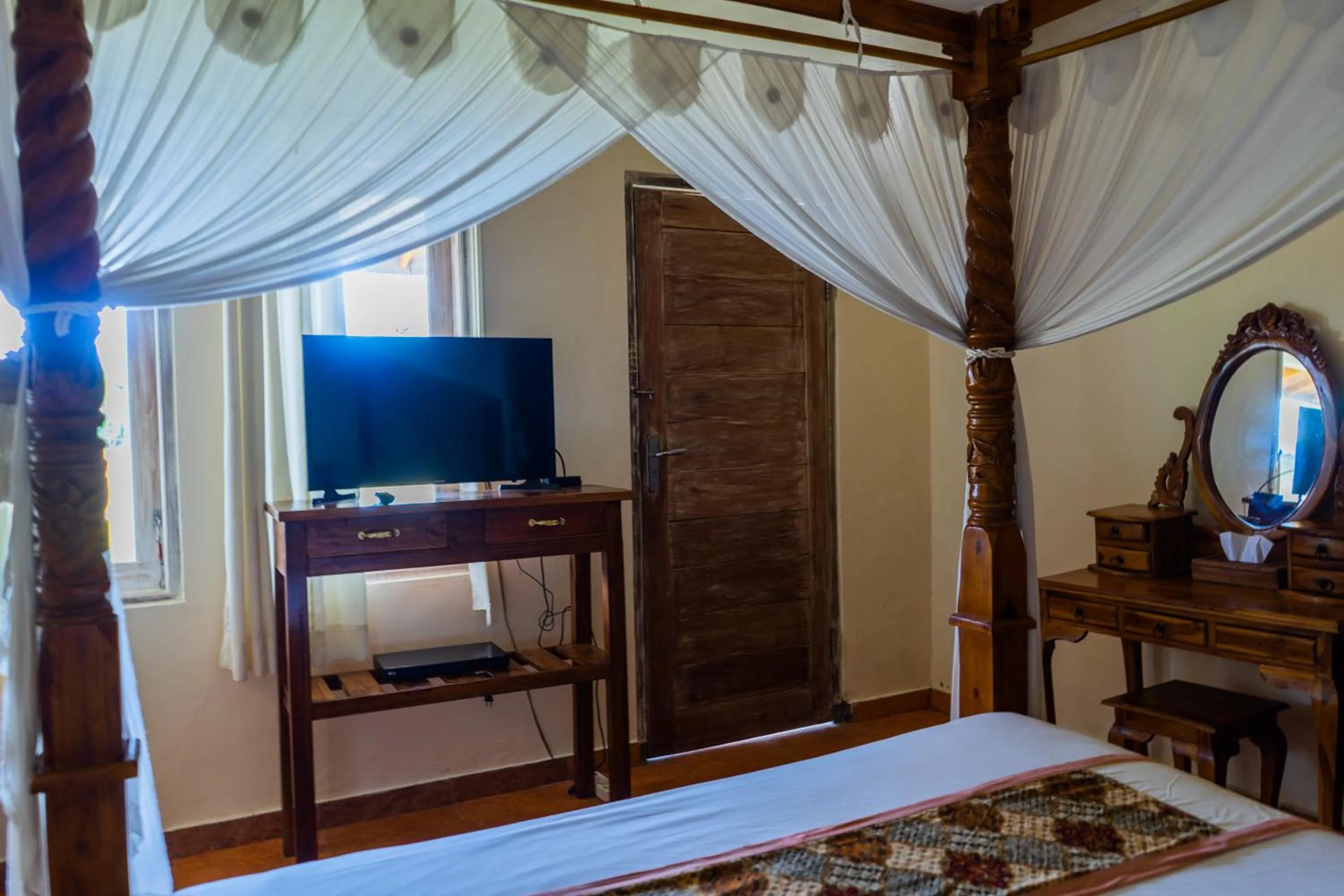TV and multimedia, Bed in Villa JJ and Spa Ubud