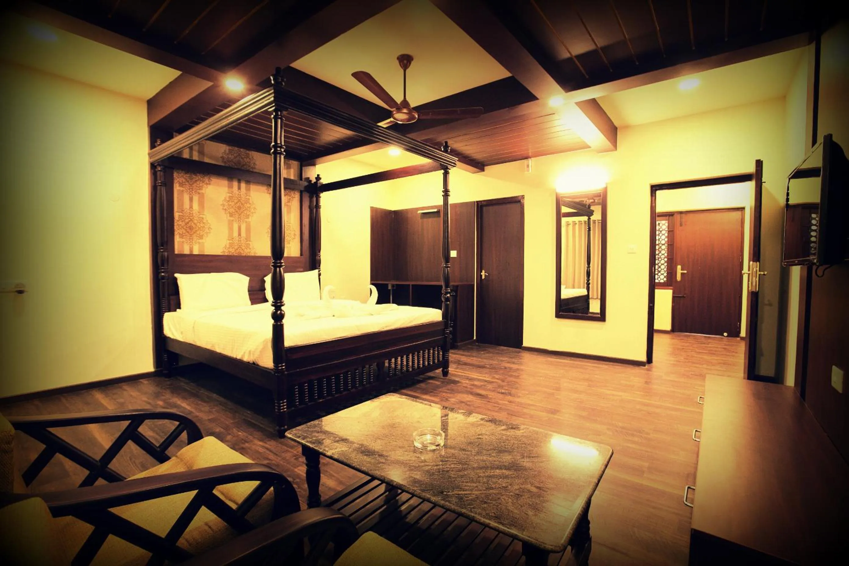 Photo of the whole room, Bed in Summer House Resort