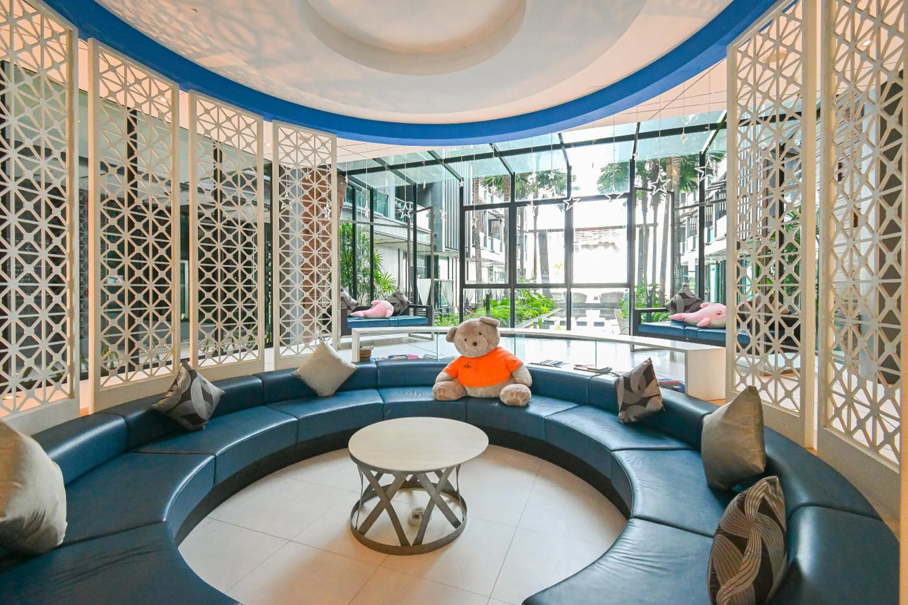 Communal lounge/ TV room in @T Boutique Hotel