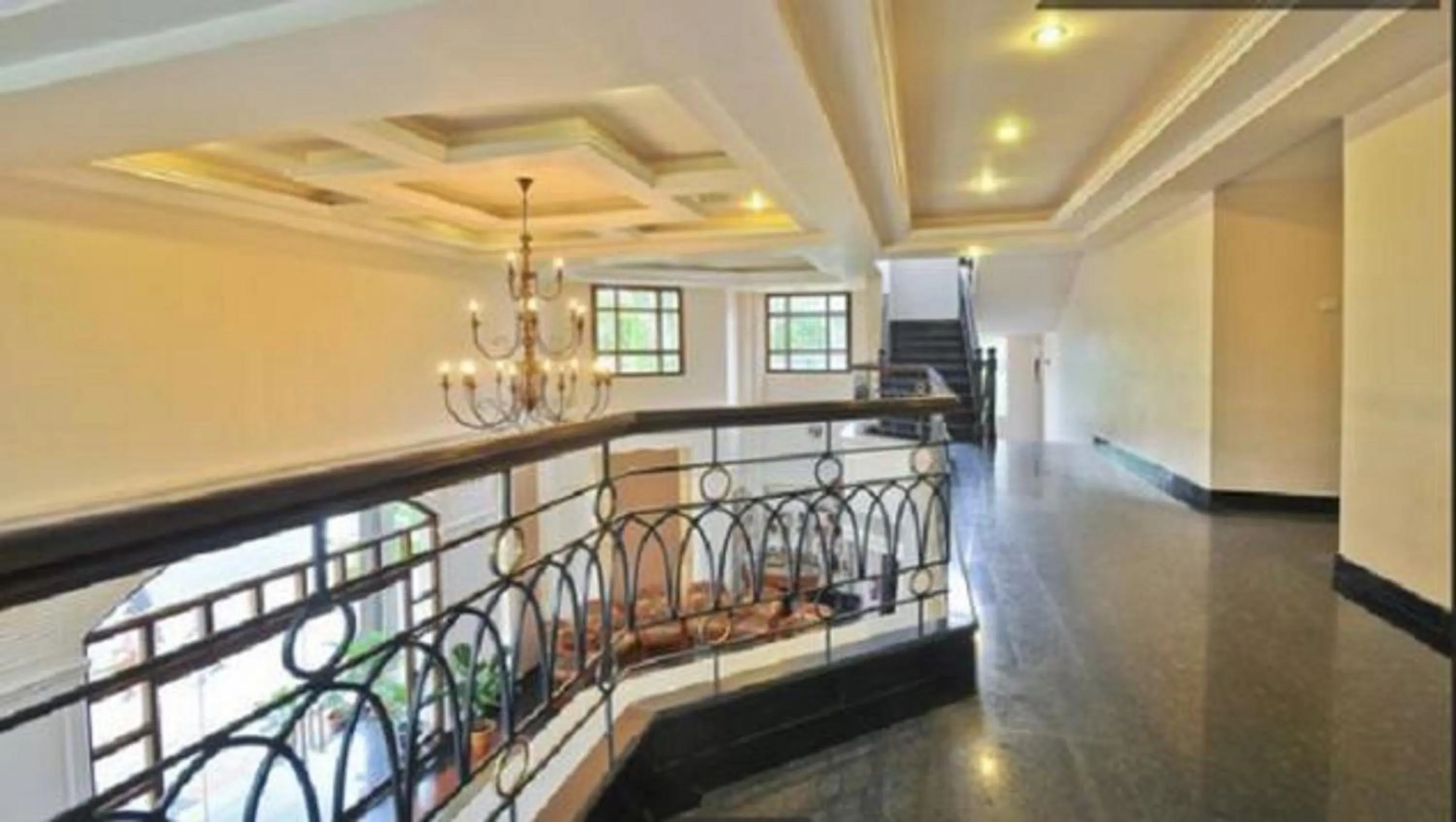 Area and facilities in Holiday Hotel