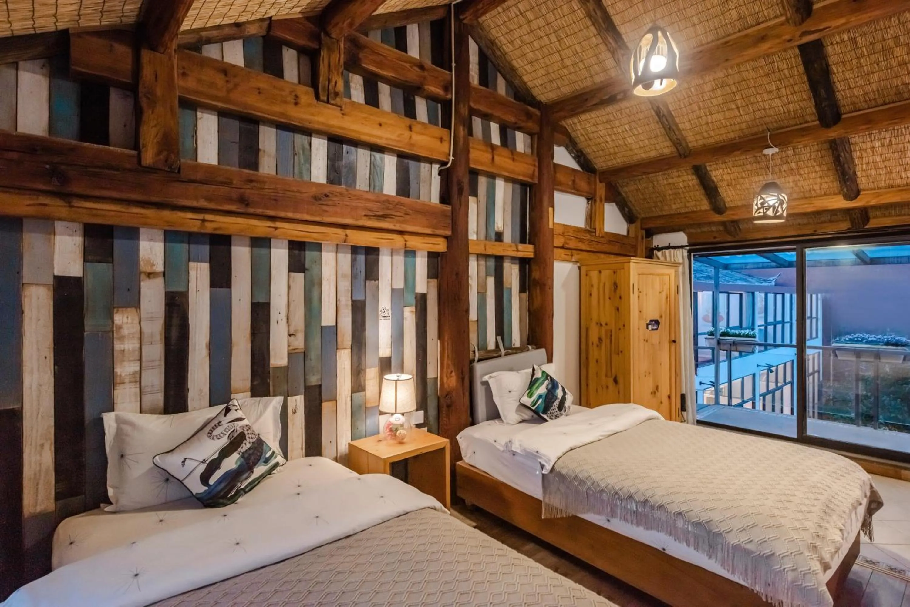 Bed in Baisha Flamingo Hotel