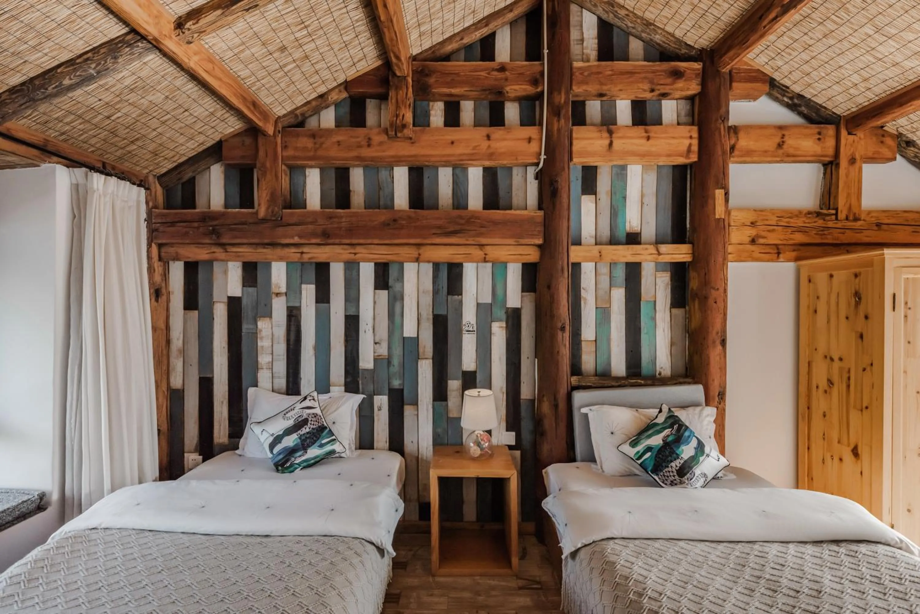 Bed in Baisha Flamingo Hotel