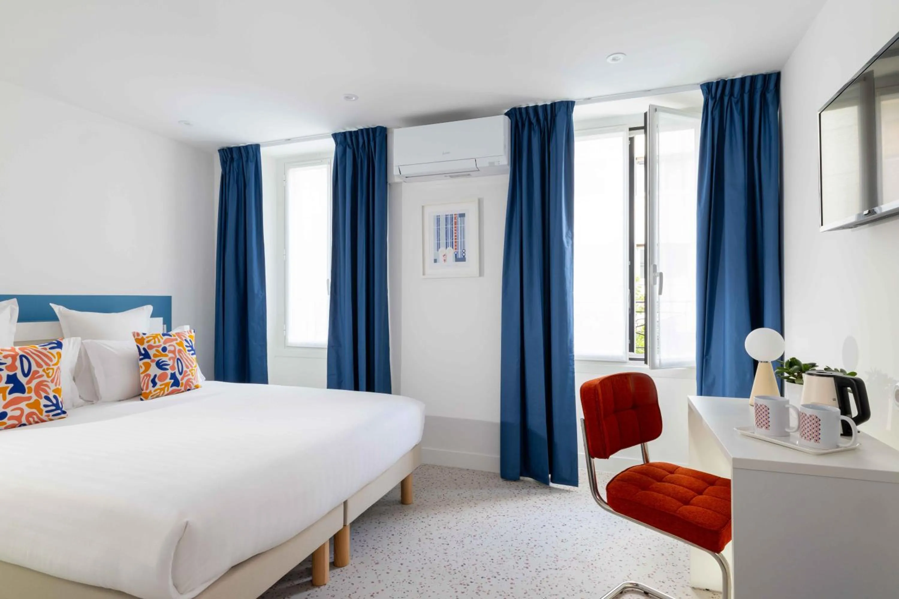 Photo of the whole room, Bed in Seb & Co