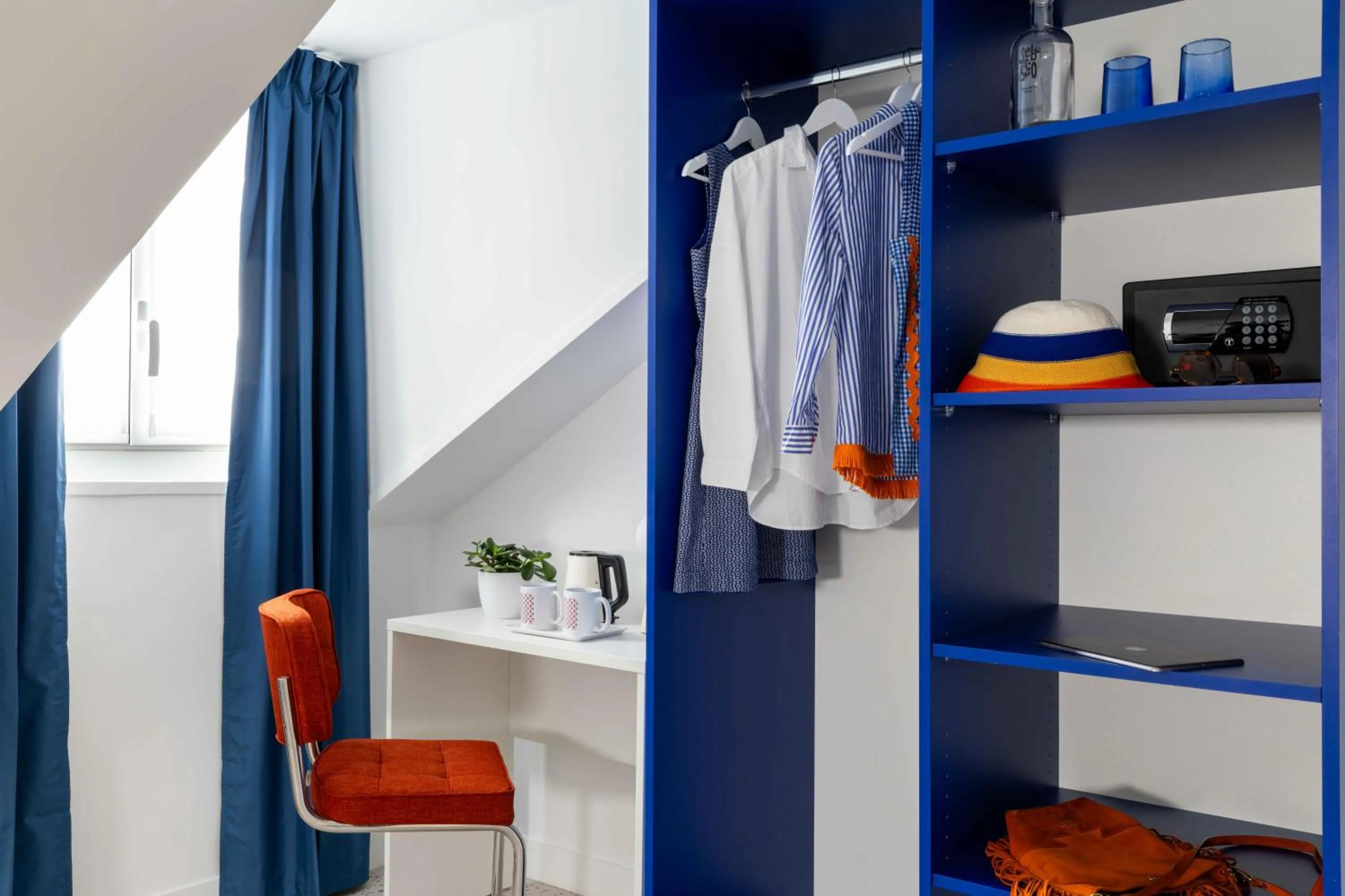 Seating area in Seb & Co