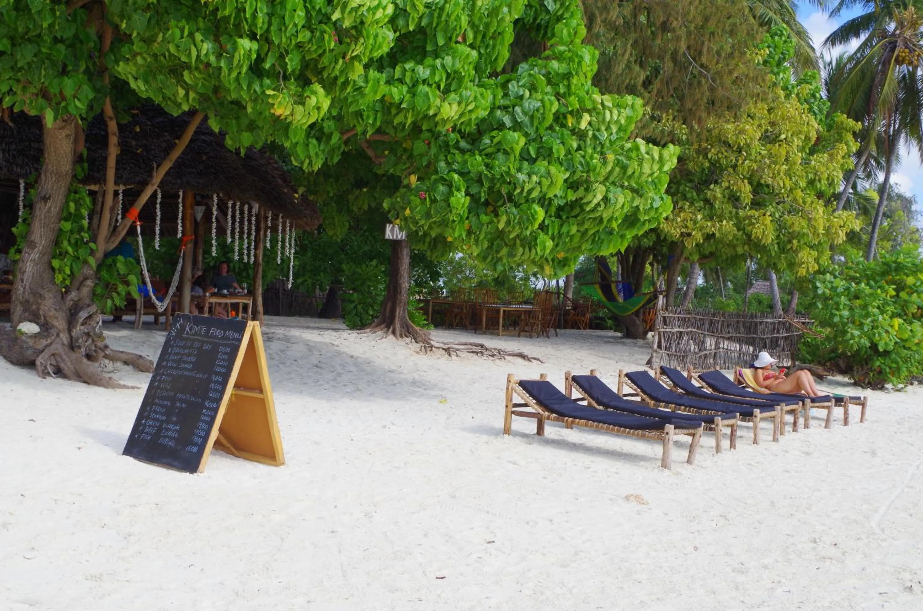 Facade/entrance in Kimte Beach Lodge