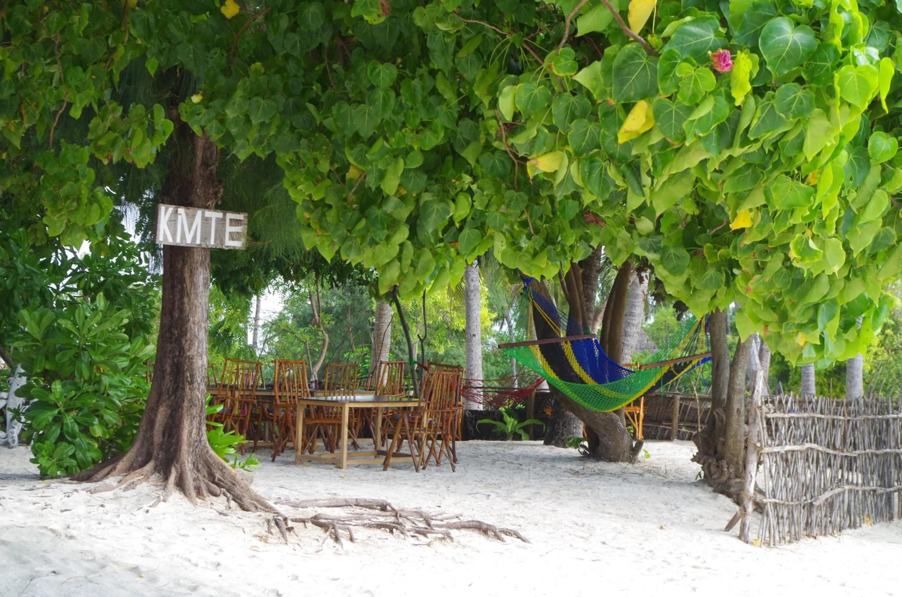 Restaurant/places to eat in Kimte Beach Lodge