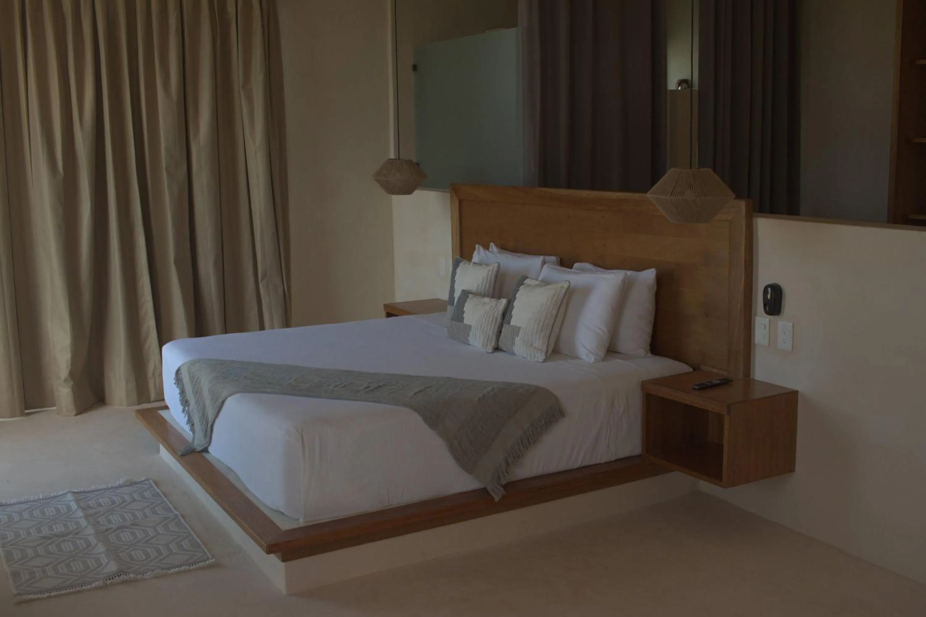 Deluxe King Room in Joanza by ÓOL Hotels