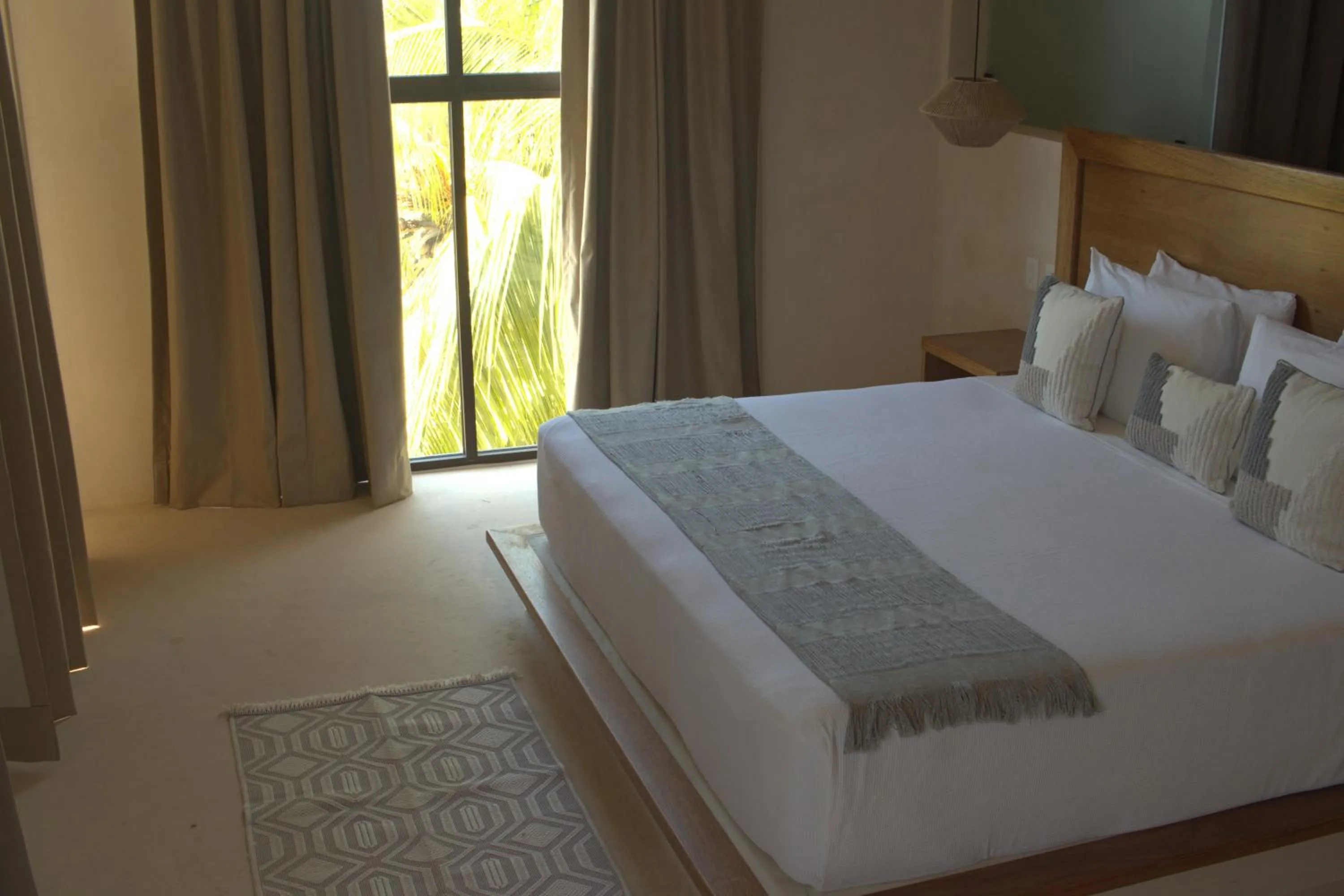 Deluxe King Room in Joanza by ÓOL Hotels