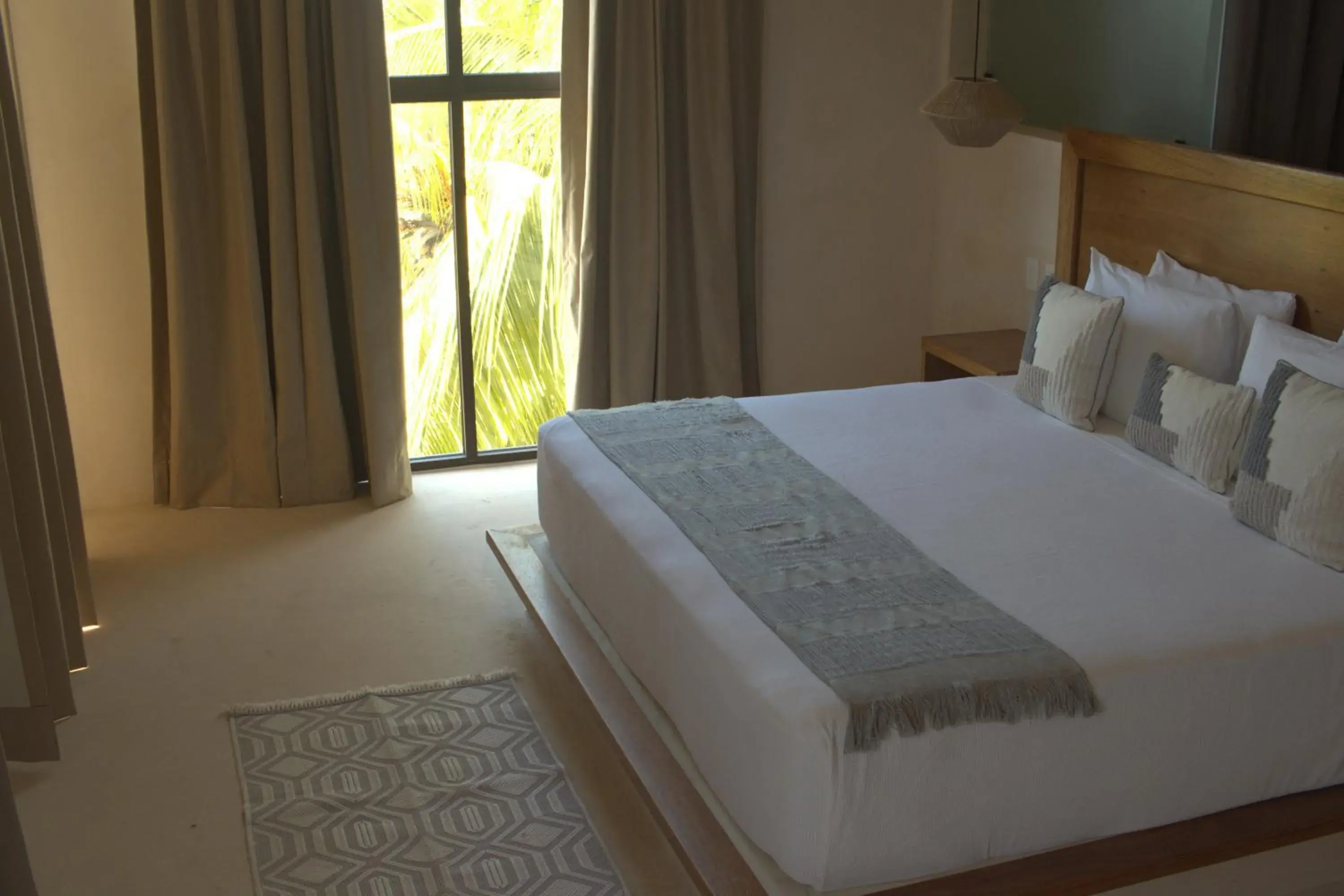Deluxe King Room in Joanza by ÓOL Hotels Deluxe King Room in Joanza by ÓOL Hotels