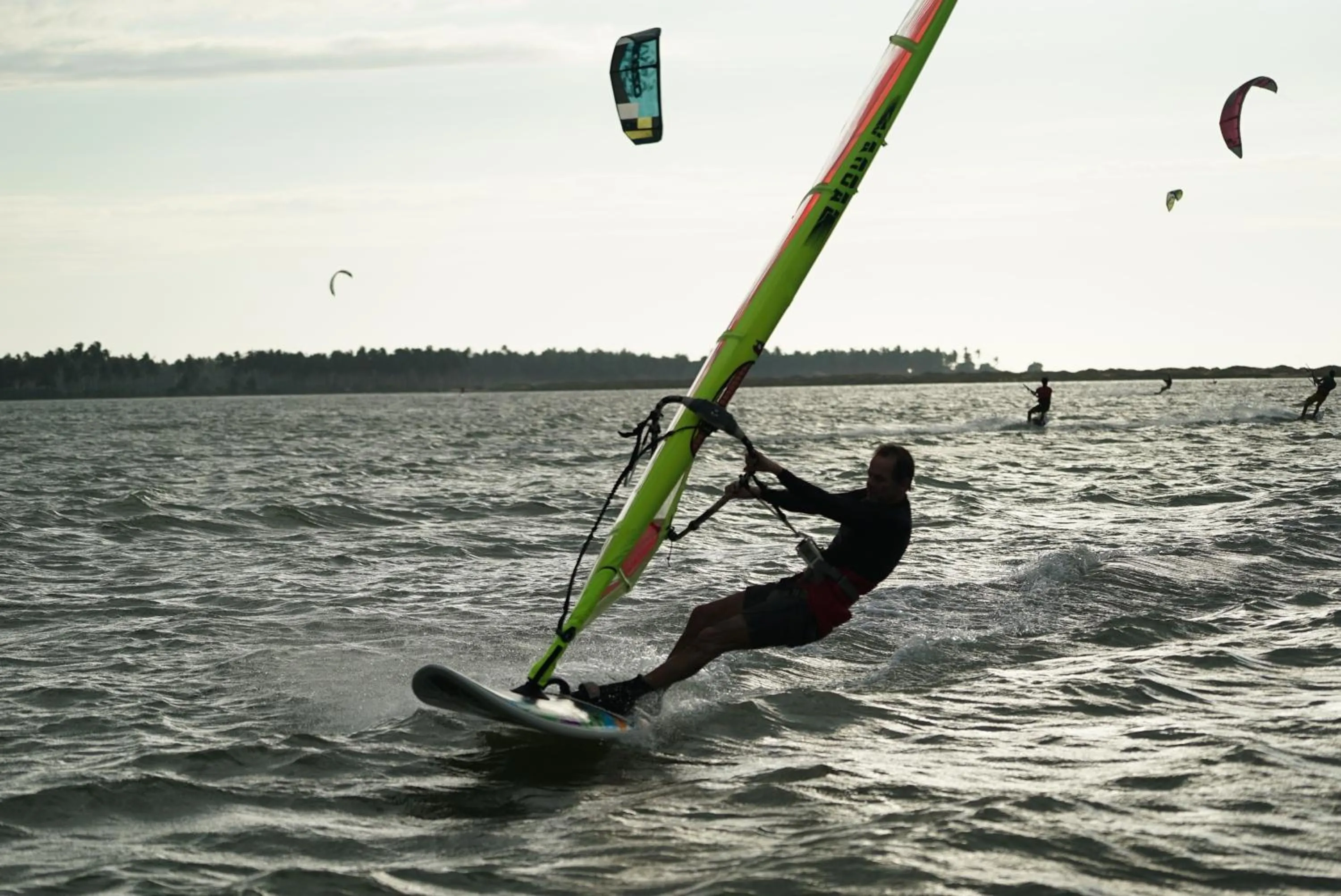 Windsurfing in De Silva Wind Resort Kalpitiya - Kitesurfing School Sri Lanka