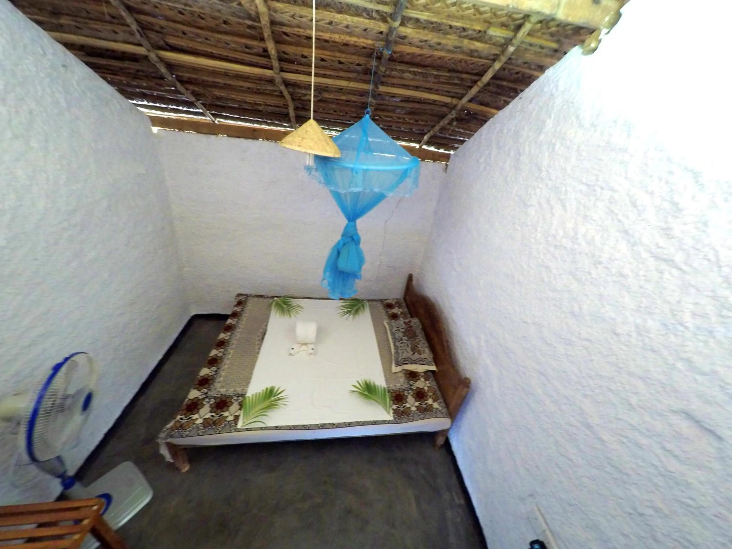 Photo of the whole room, Bed in De Silva Wind Resort Kalpitiya - Kitesurfing School Sri Lanka
