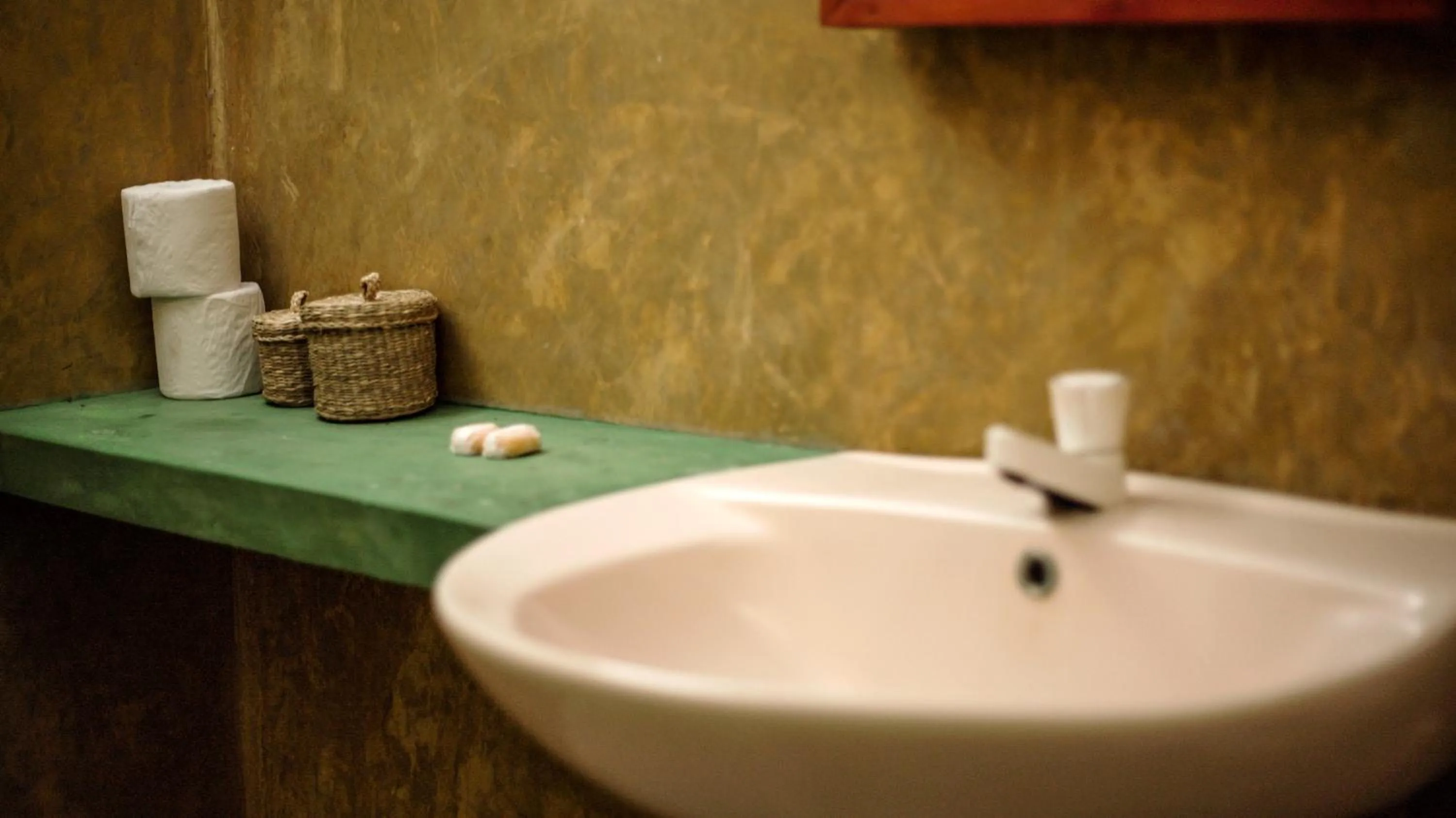 Bathroom in De Silva Wind Resort Kalpitiya - Kitesurfing School Sri Lanka