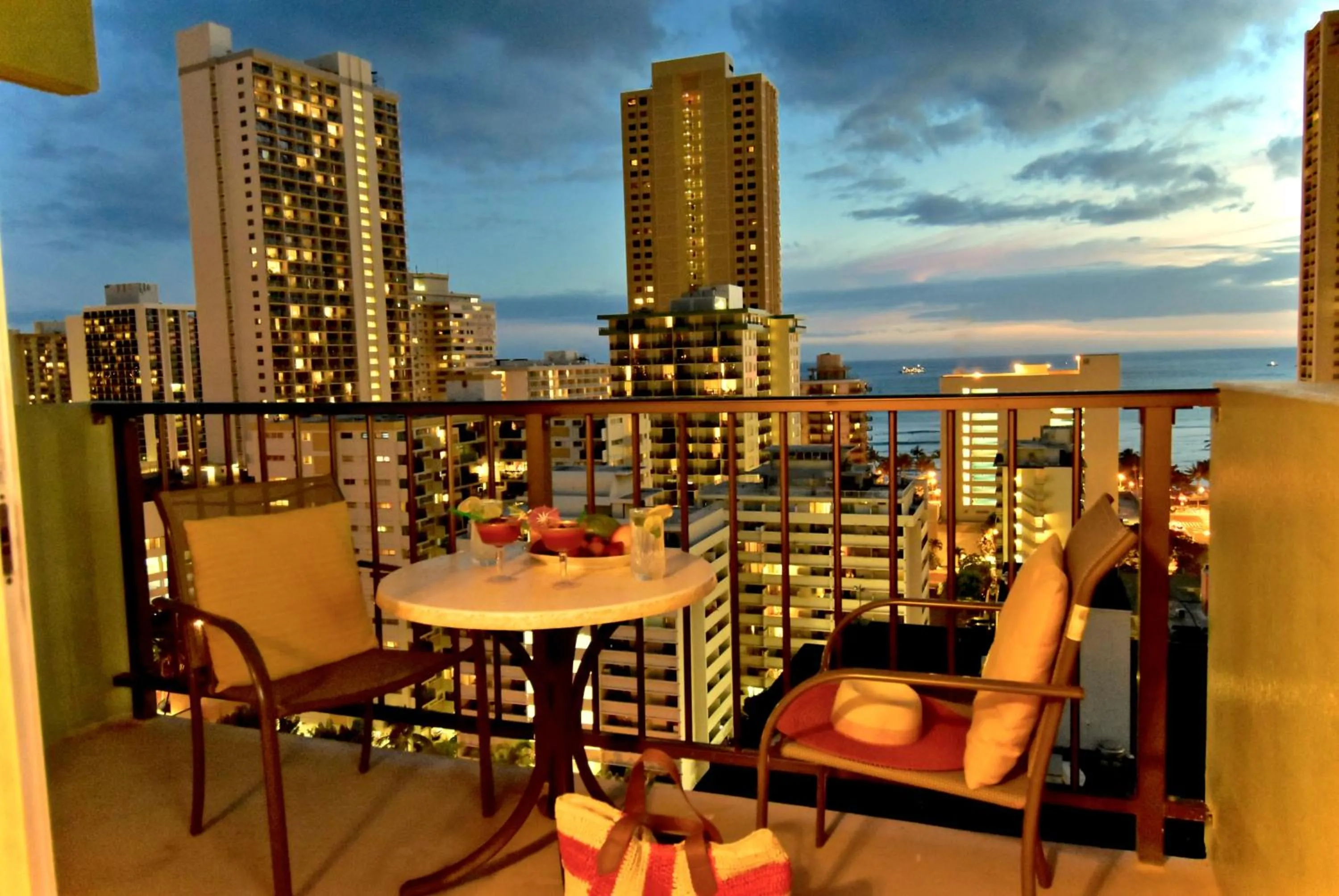 Patio in Jenny's Cottage Waikiki