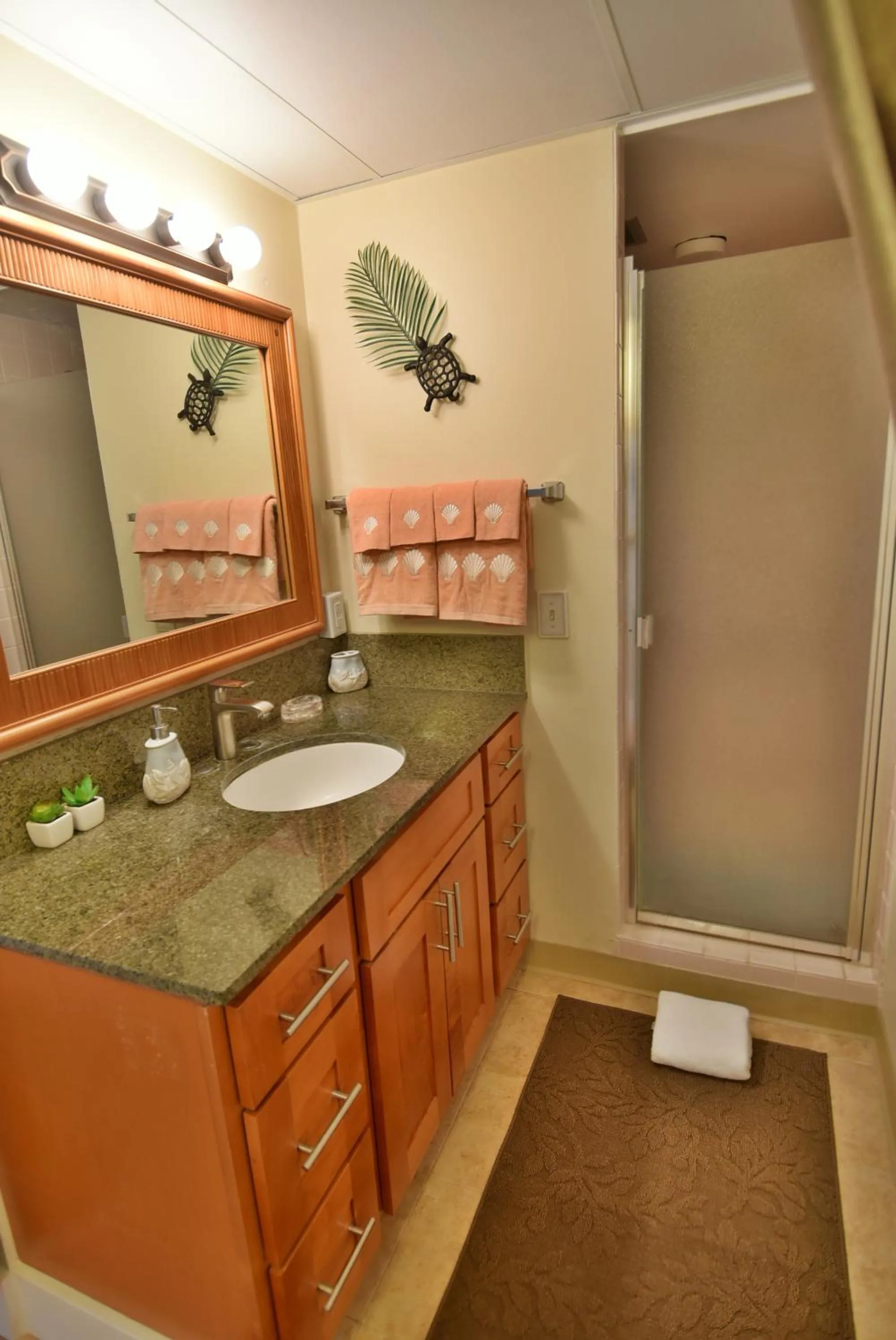 Bathroom in Jenny's Cottage Waikiki