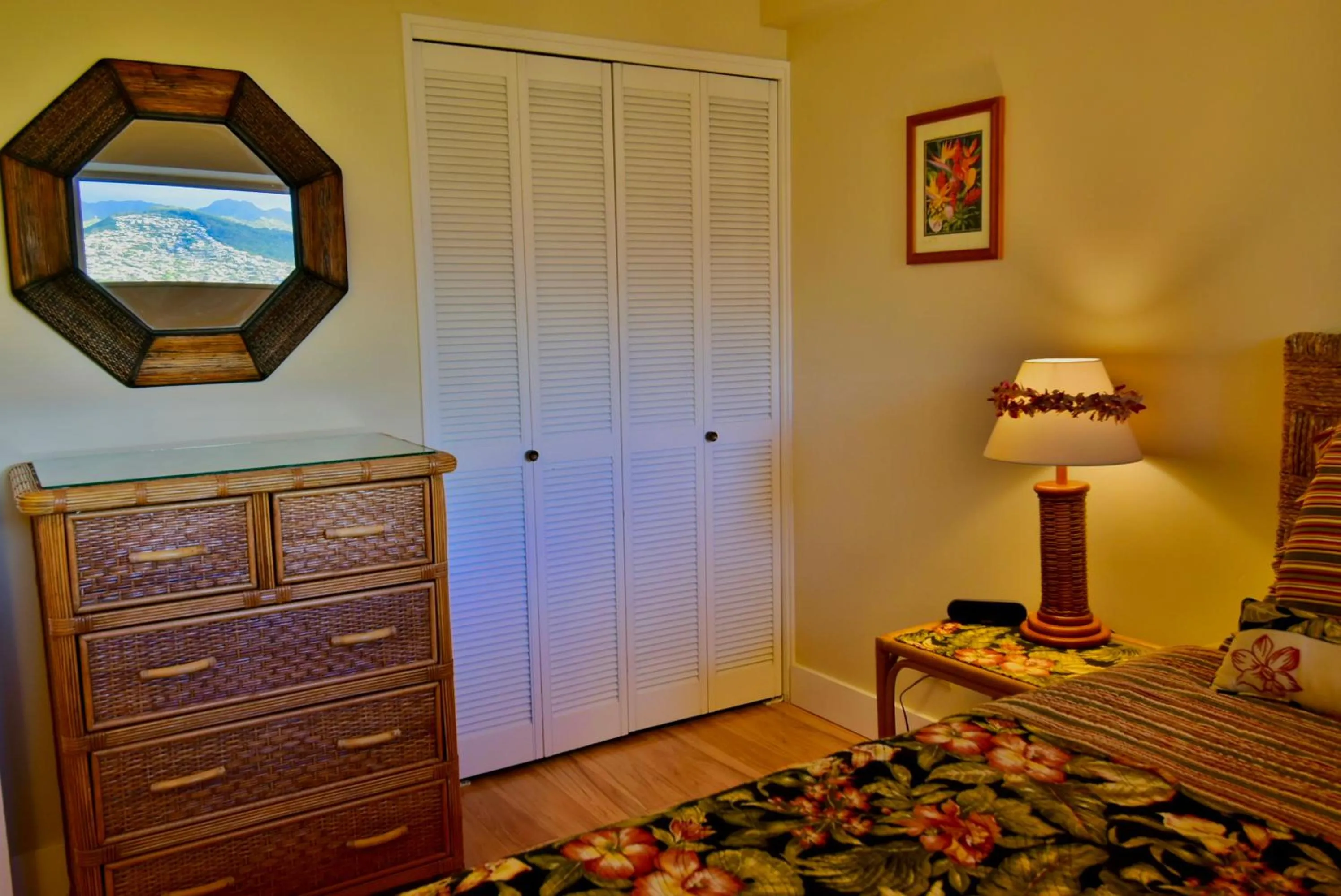 Decorative detail, Bed in Jenny's Cottage Waikiki