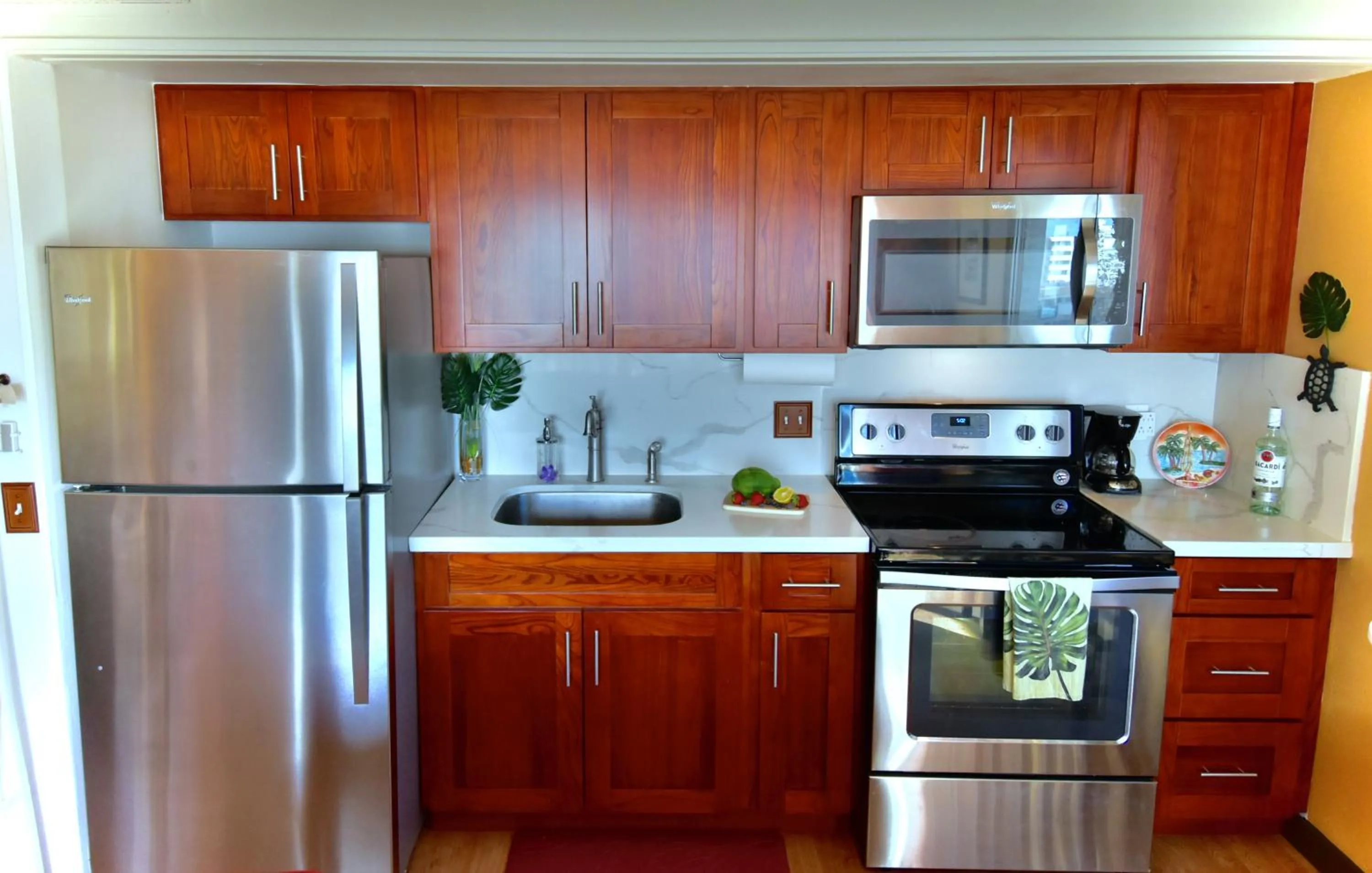 Kitchen or kitchenette in Jenny's Cottage Waikiki