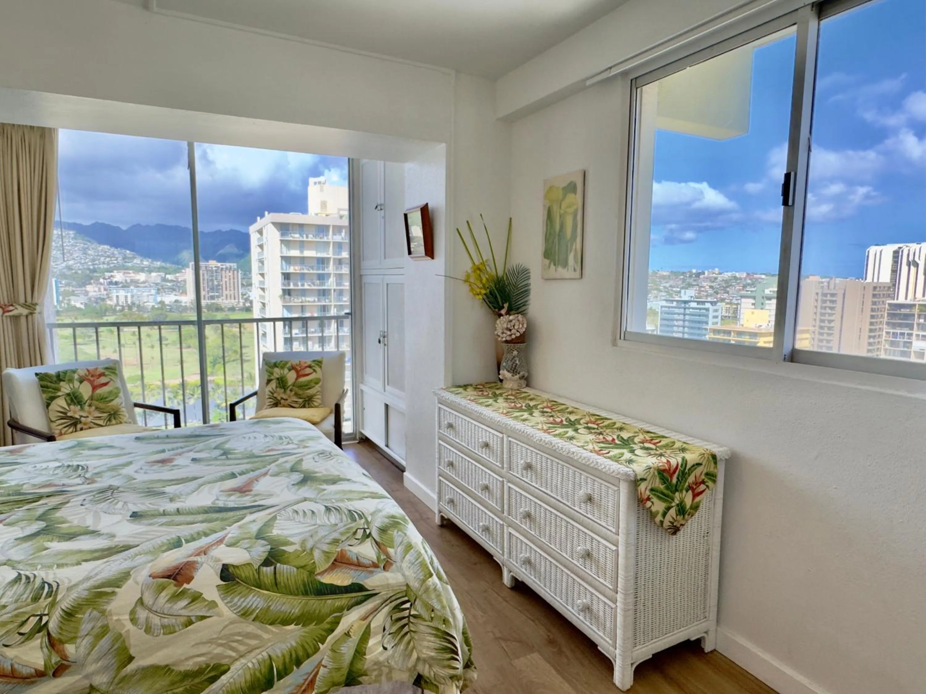 Natural landscape, Bed in Jenny's Cottage Waikiki
