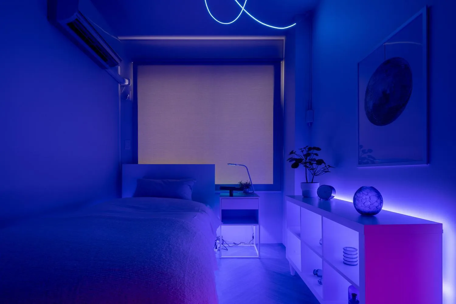 Bedroom, Bed in Good Neighbors