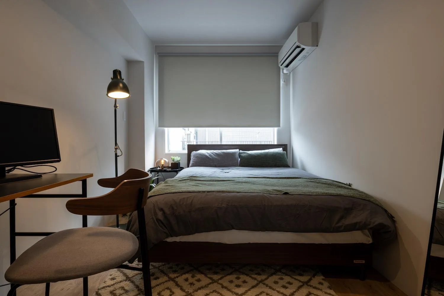 Bedroom, Bed in Good Neighbors