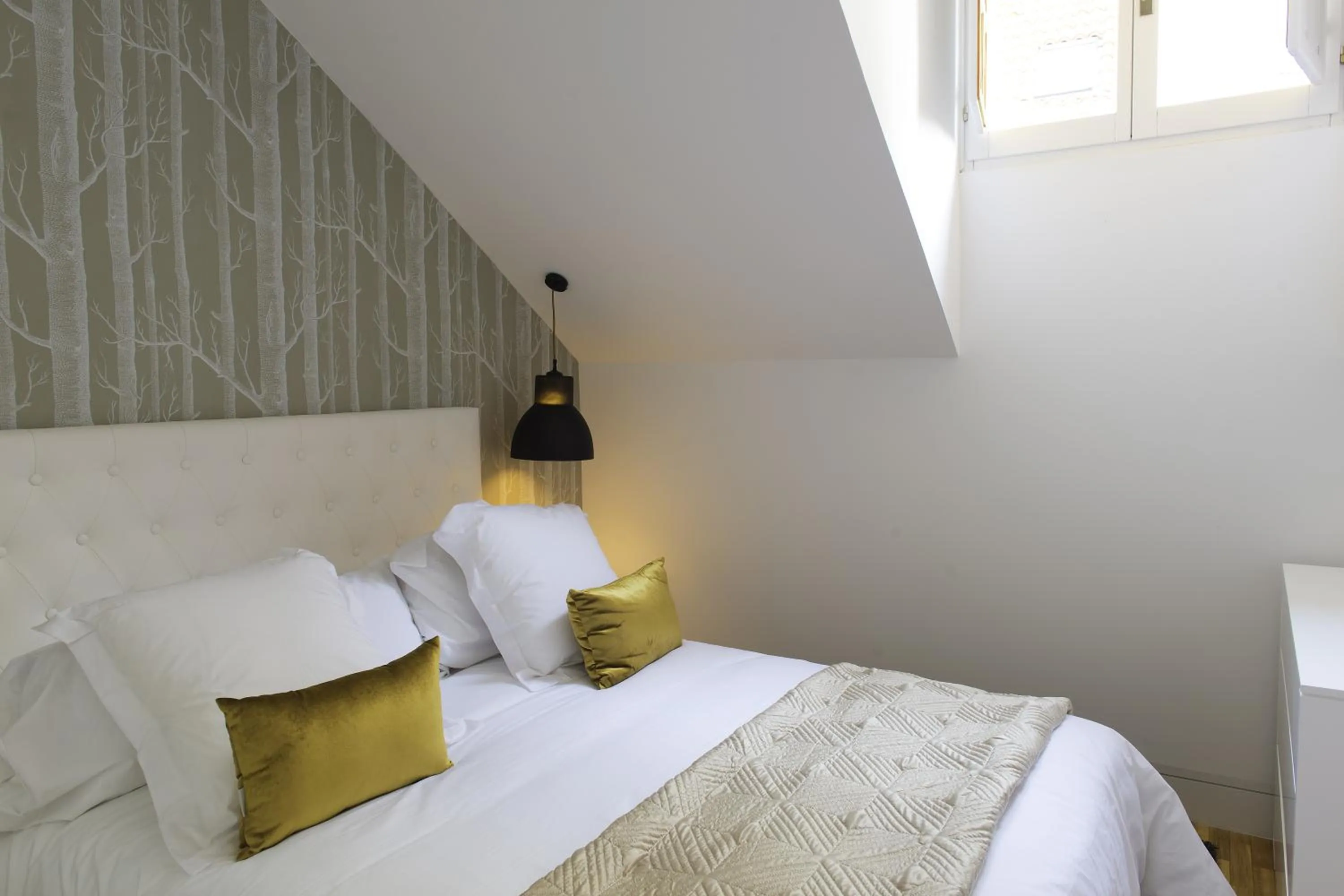 Photo of the whole room, Bed in Palacio Conde Miranda