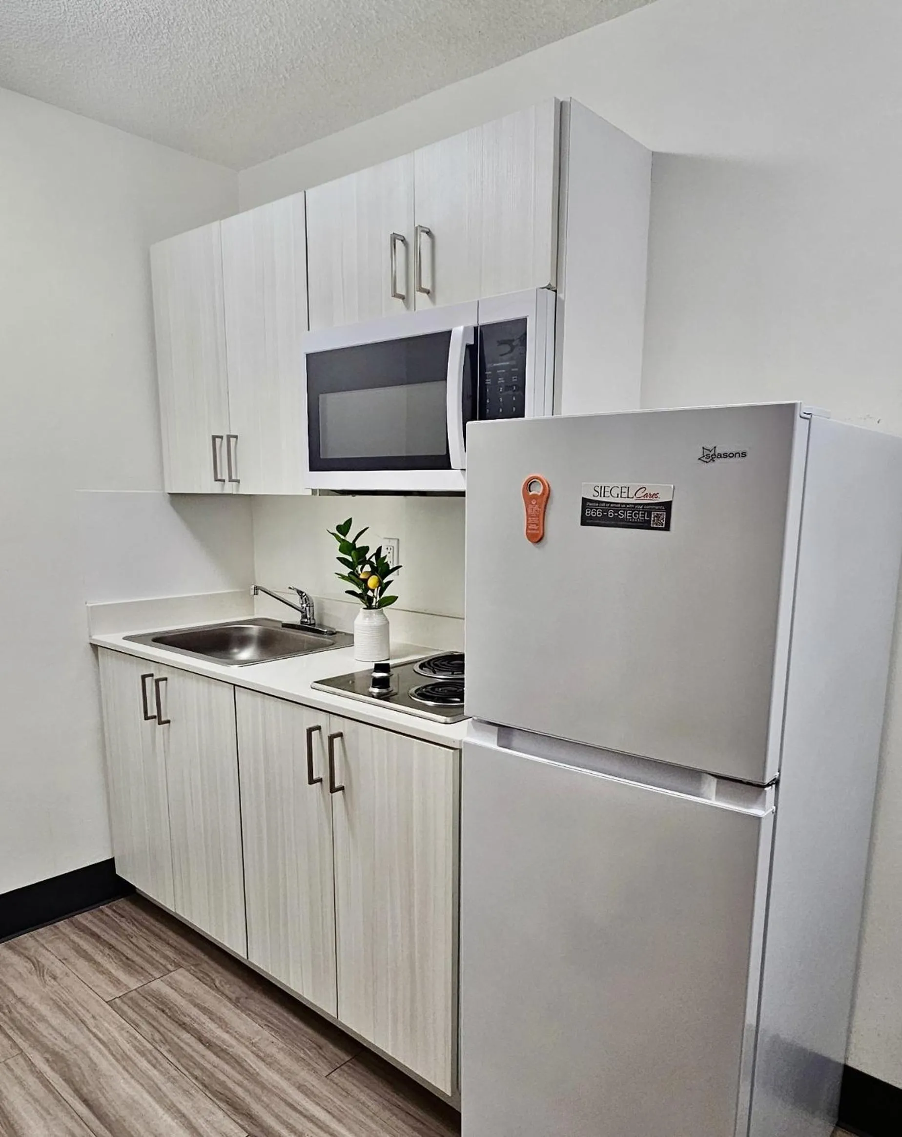Kitchen or kitchenette in Siegel Select Orange Park