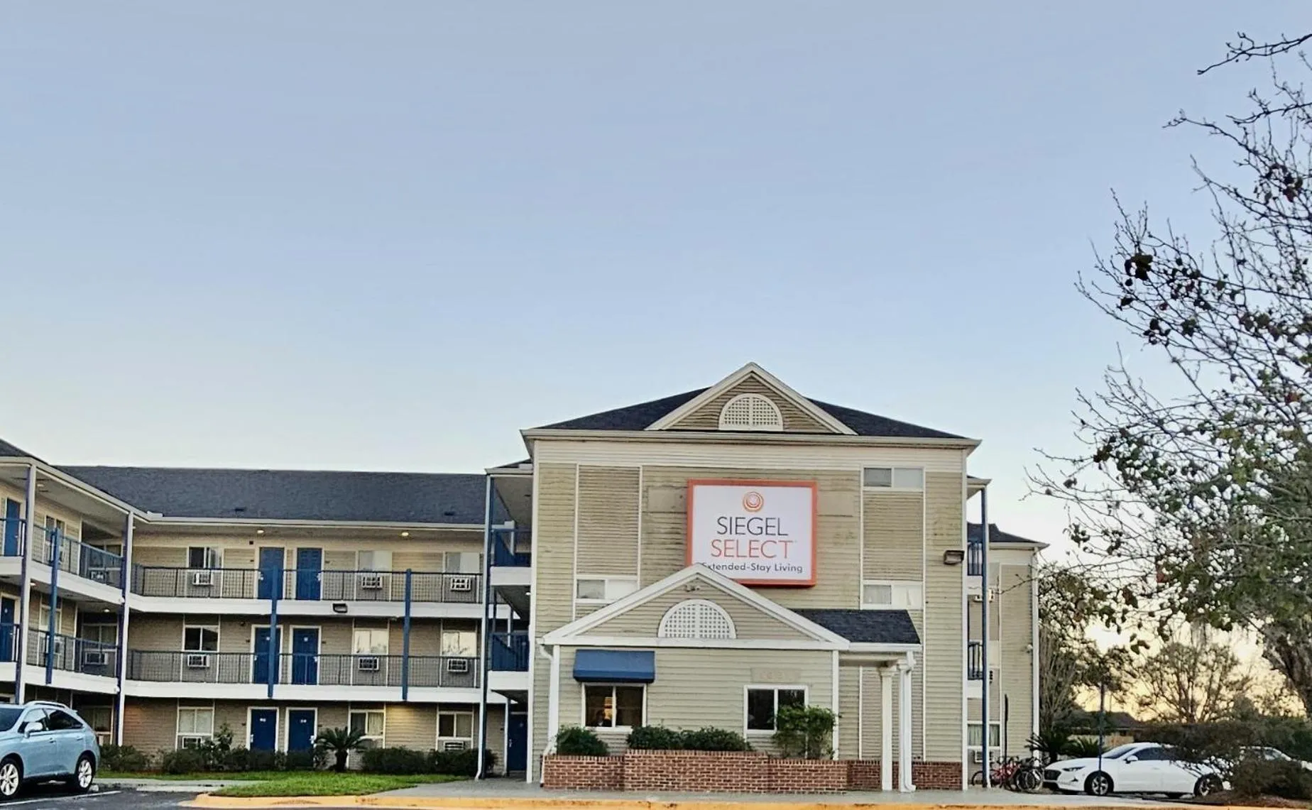 Property building in Siegel Select Orange Park