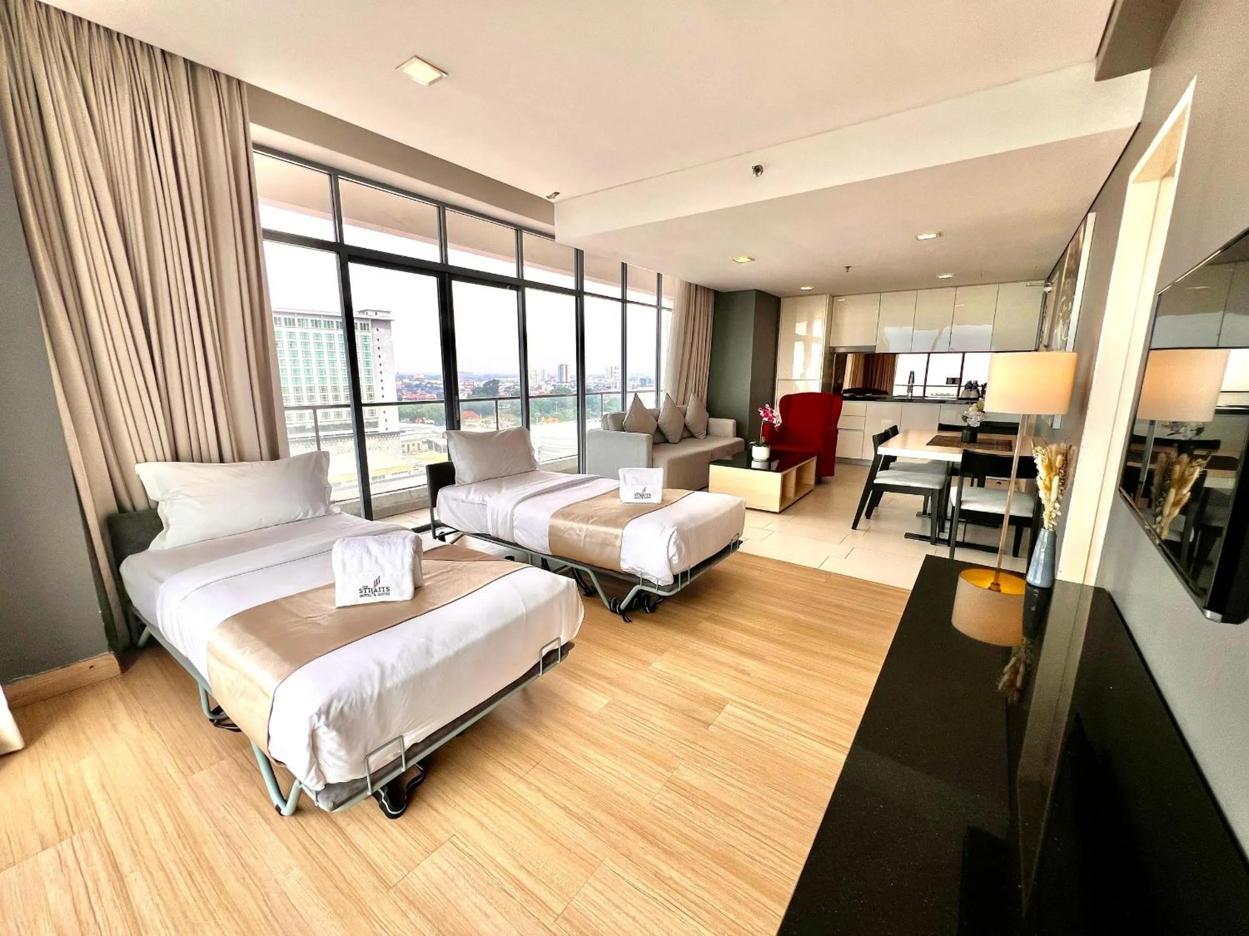 View (from property/room), Bed in ASIA MELAKA HOTEL managed by The Straits Hotel & Suites 马六甲亚逸酒店