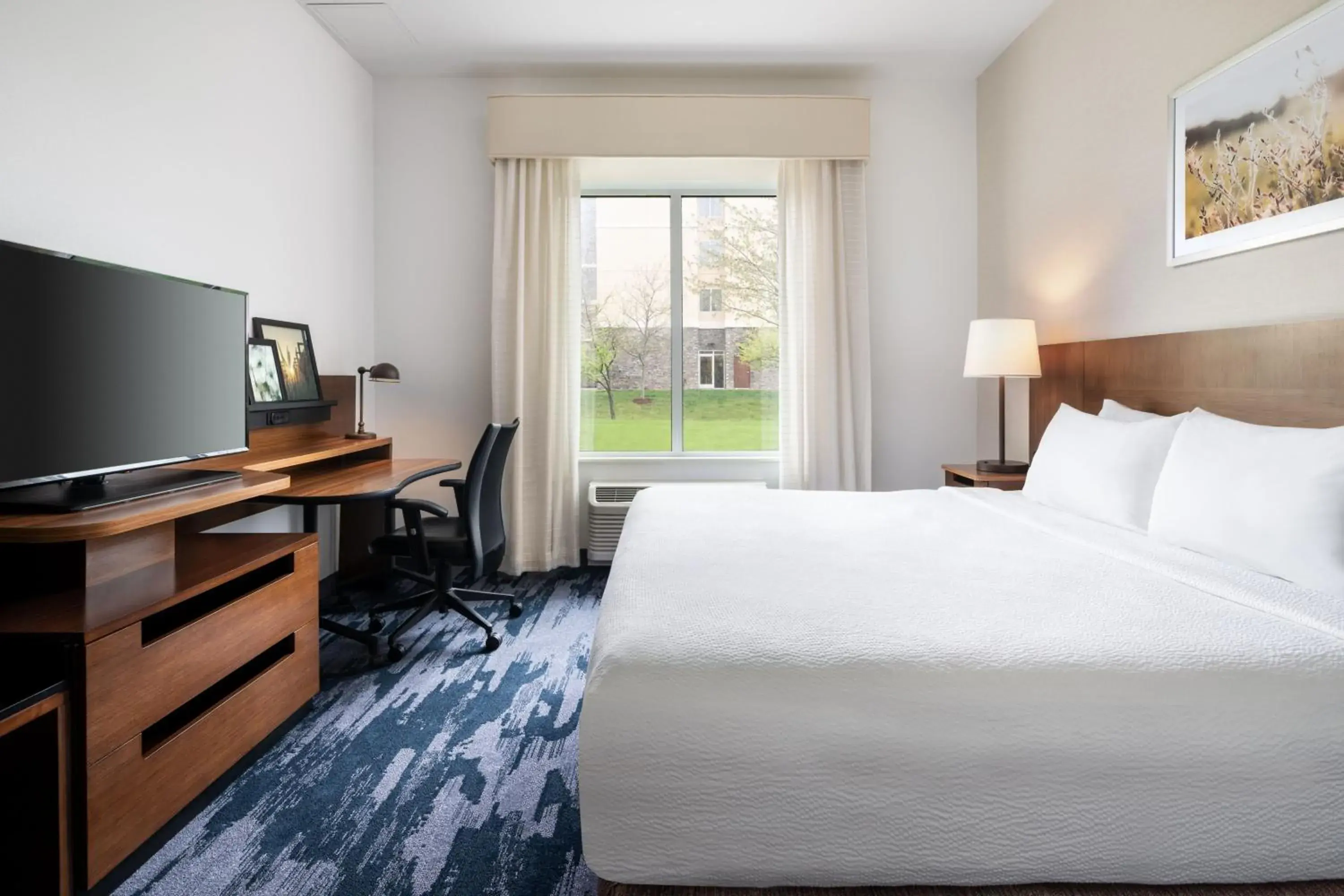 Guest Room, 1 King in Fairfield Inn & Suites by Marriott Akron Fairlawn Guest Room, 1 King in Fairfield Inn & Suites by Marriott Akron Fairlawn