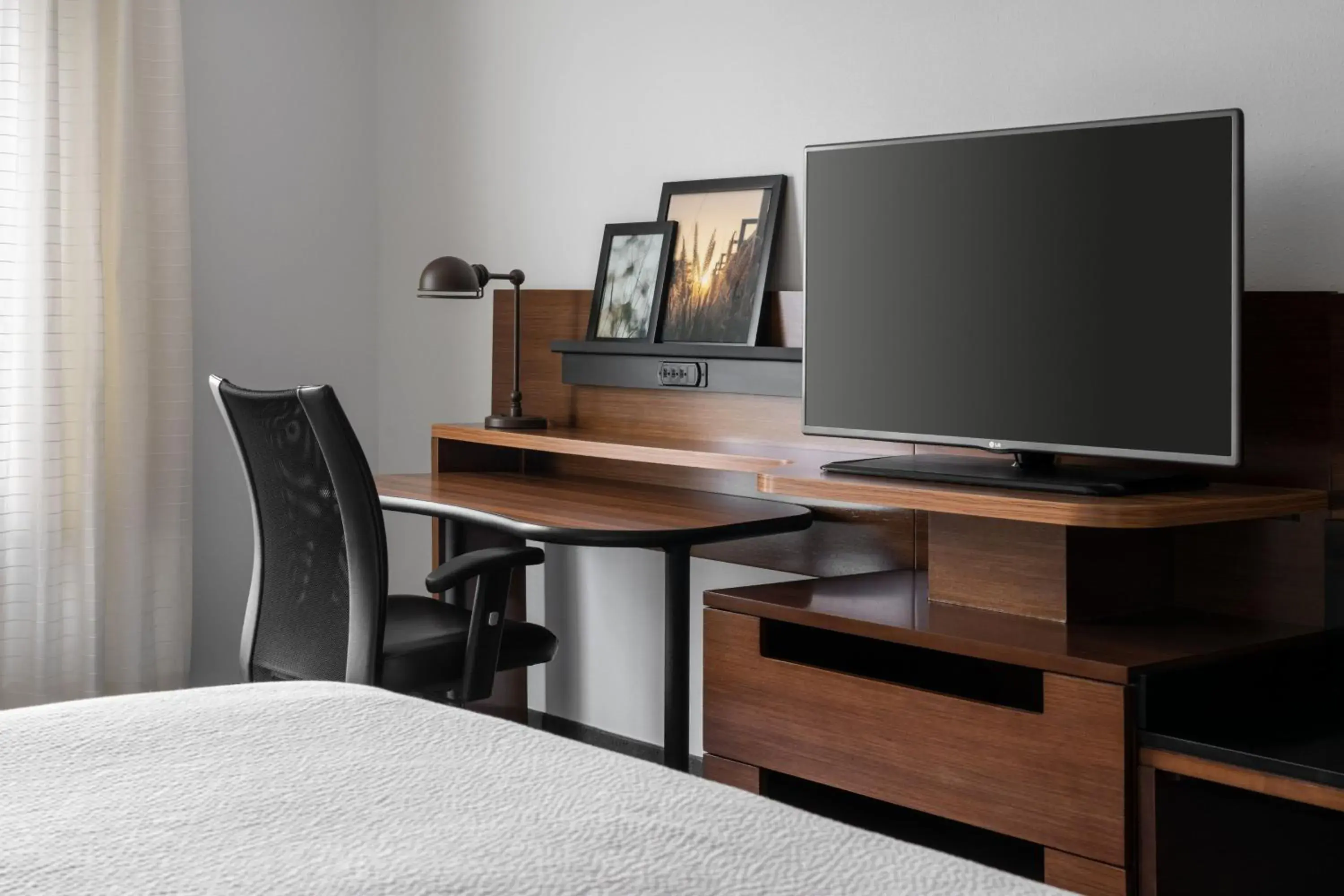 Guest room, 1 King, Sofa bed in Fairfield Inn & Suites by Marriott Akron Fairlawn Guest room, 1 King, Sofa bed in Fairfield Inn & Suites by Marriott Akron Fairlawn