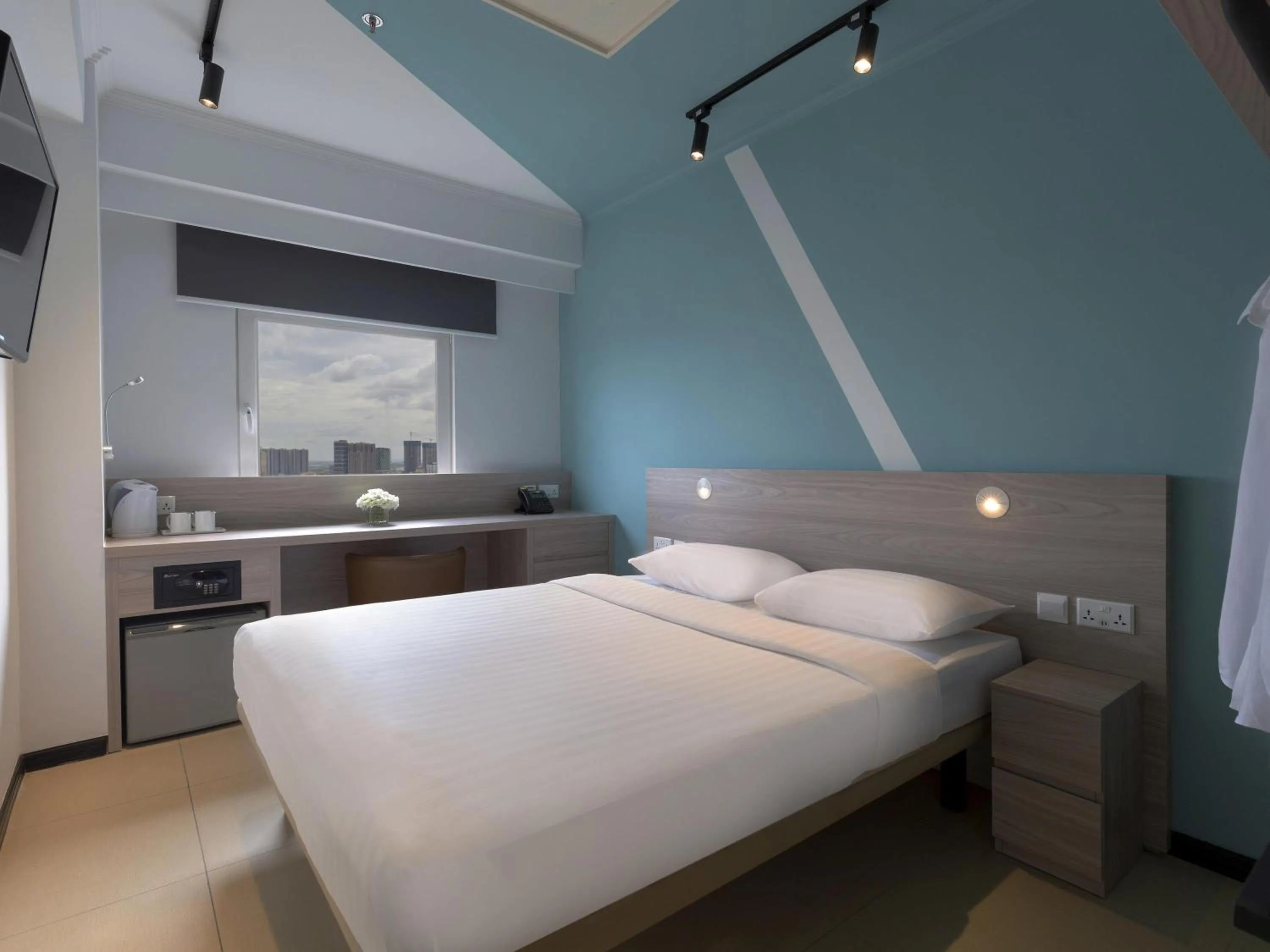 Bedroom, Bed in ibis budget Phnom Penh Riverside