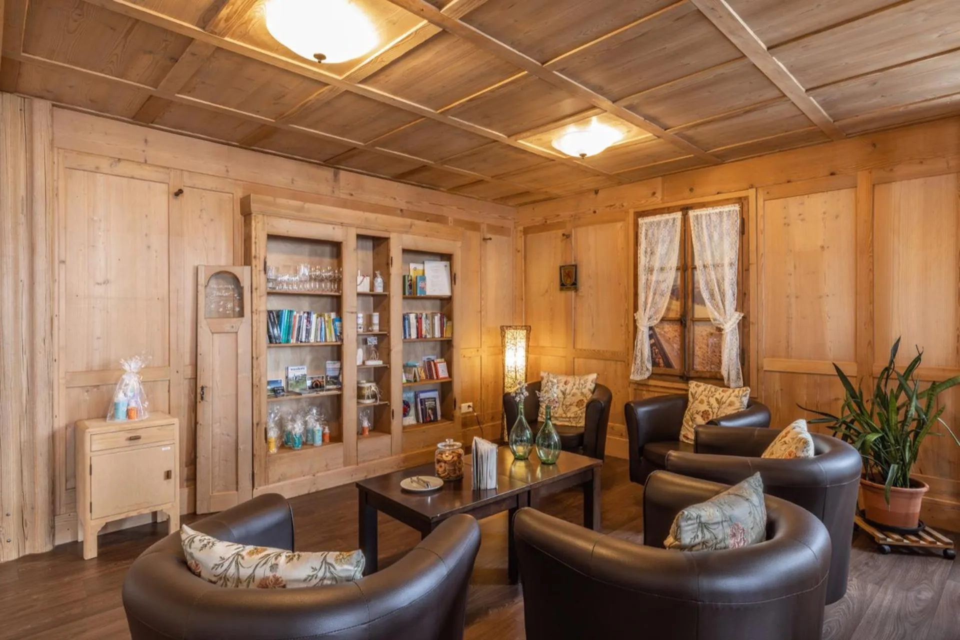 Lounge or bar in B&B Hotel Peter und Paul