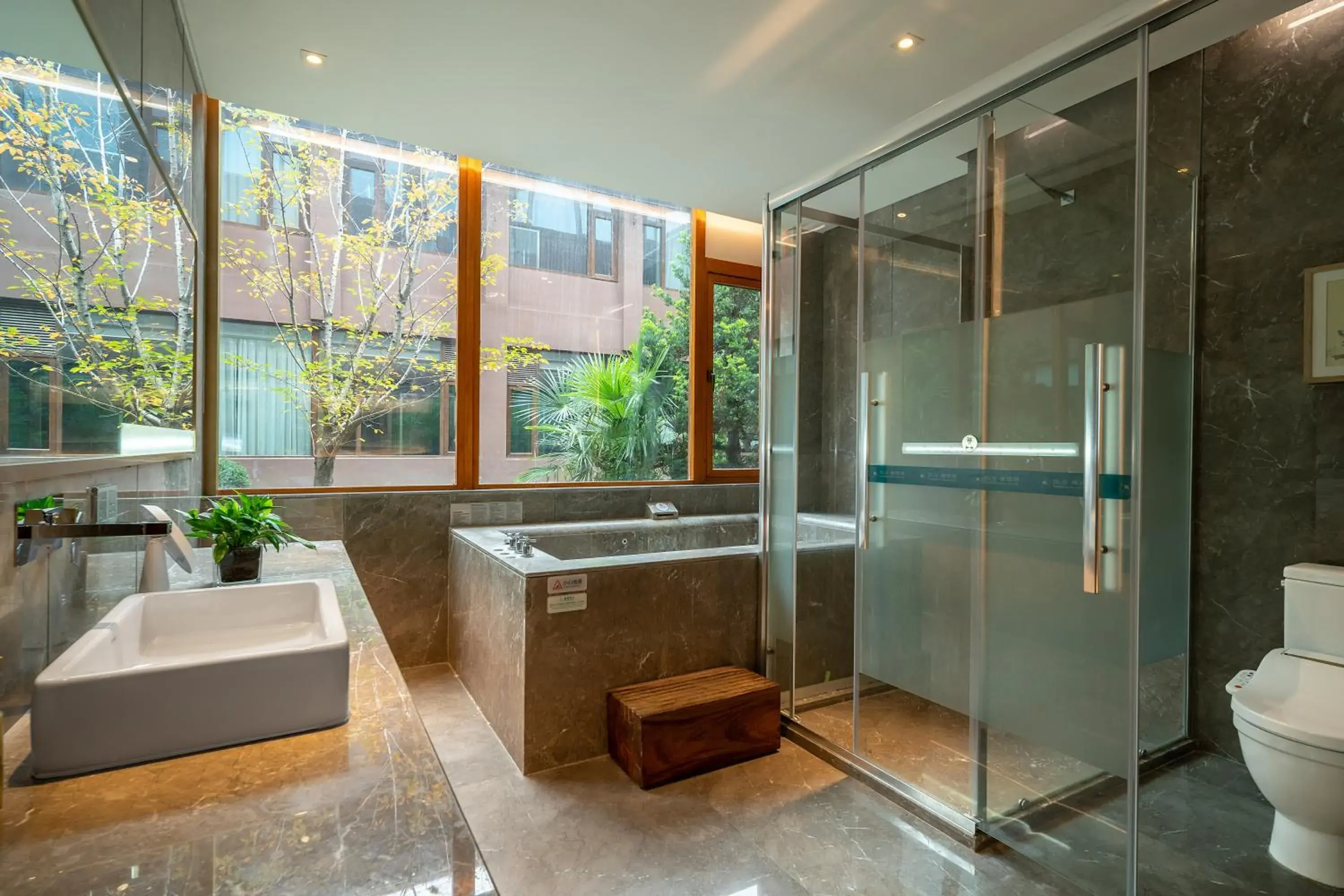 Budget Twin Room in Yangzhou Seclusive Life Hot Spring Resort Budget Twin Room in Yangzhou Seclusive Life Hot Spring Resort