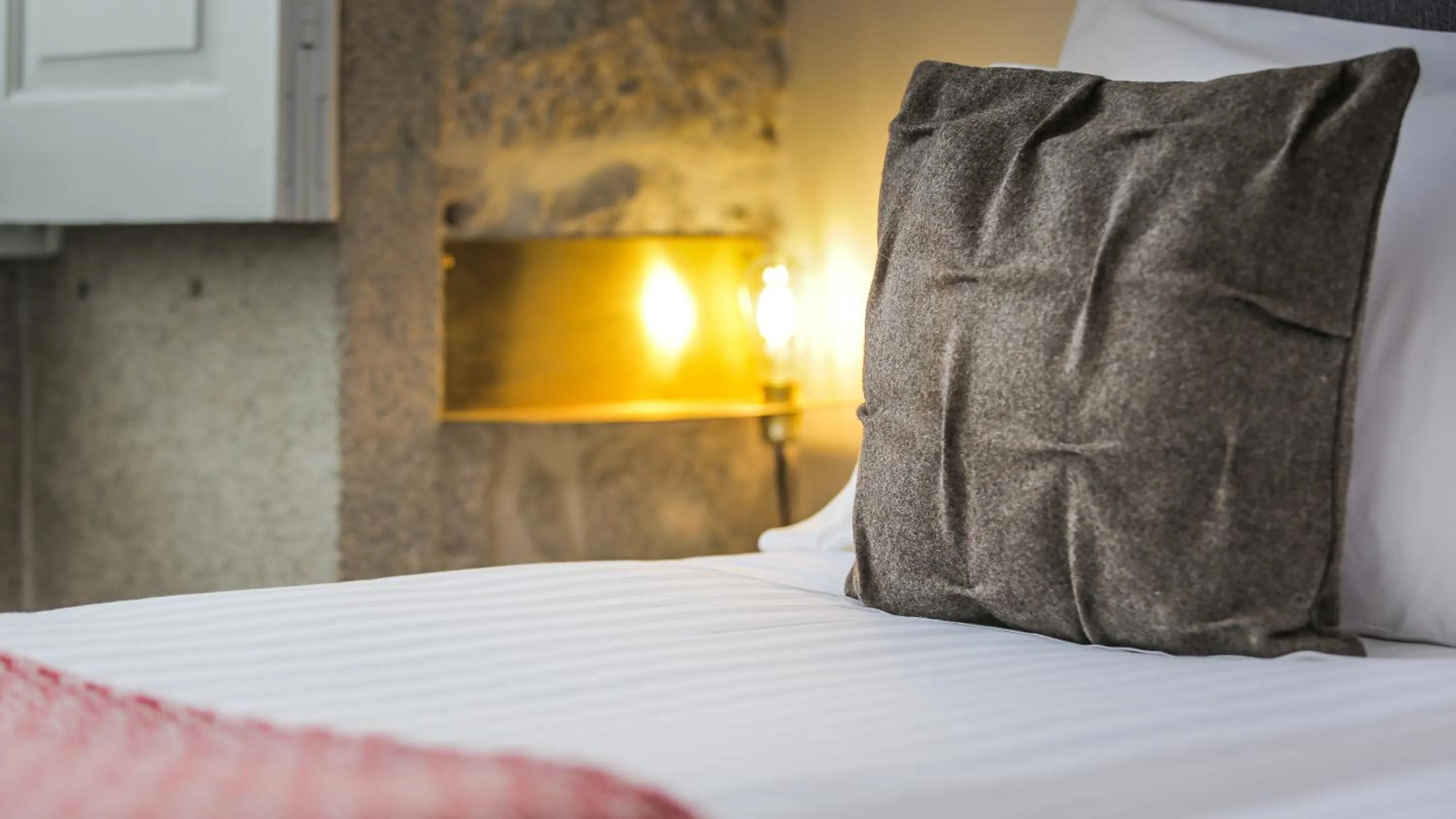 Decorative detail, Bed in My Ribeira Guest House