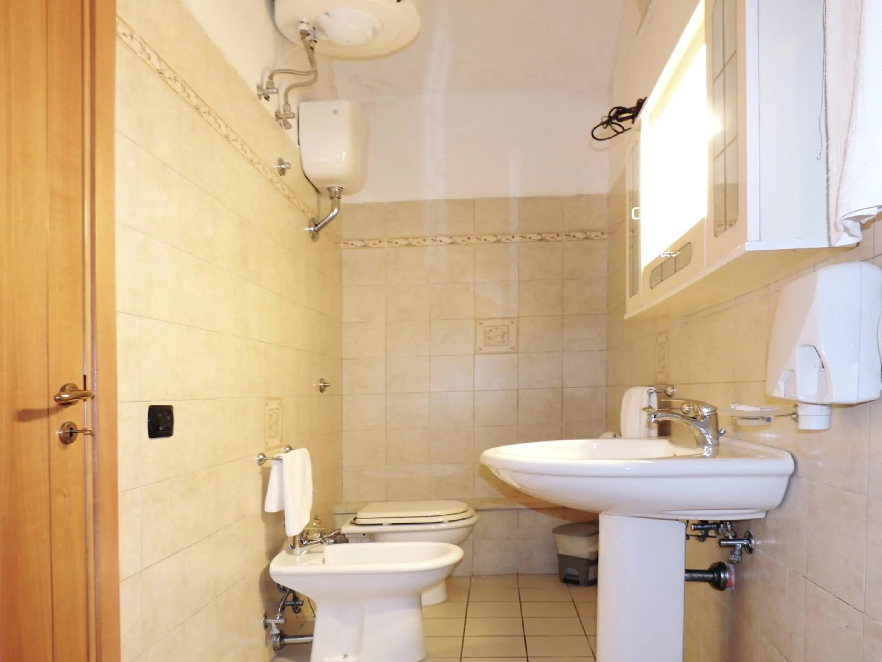 Family Room with Private Bathroom in Hotel Porto Badisco Family Room with Private Bathroom in Hotel Porto Badisco